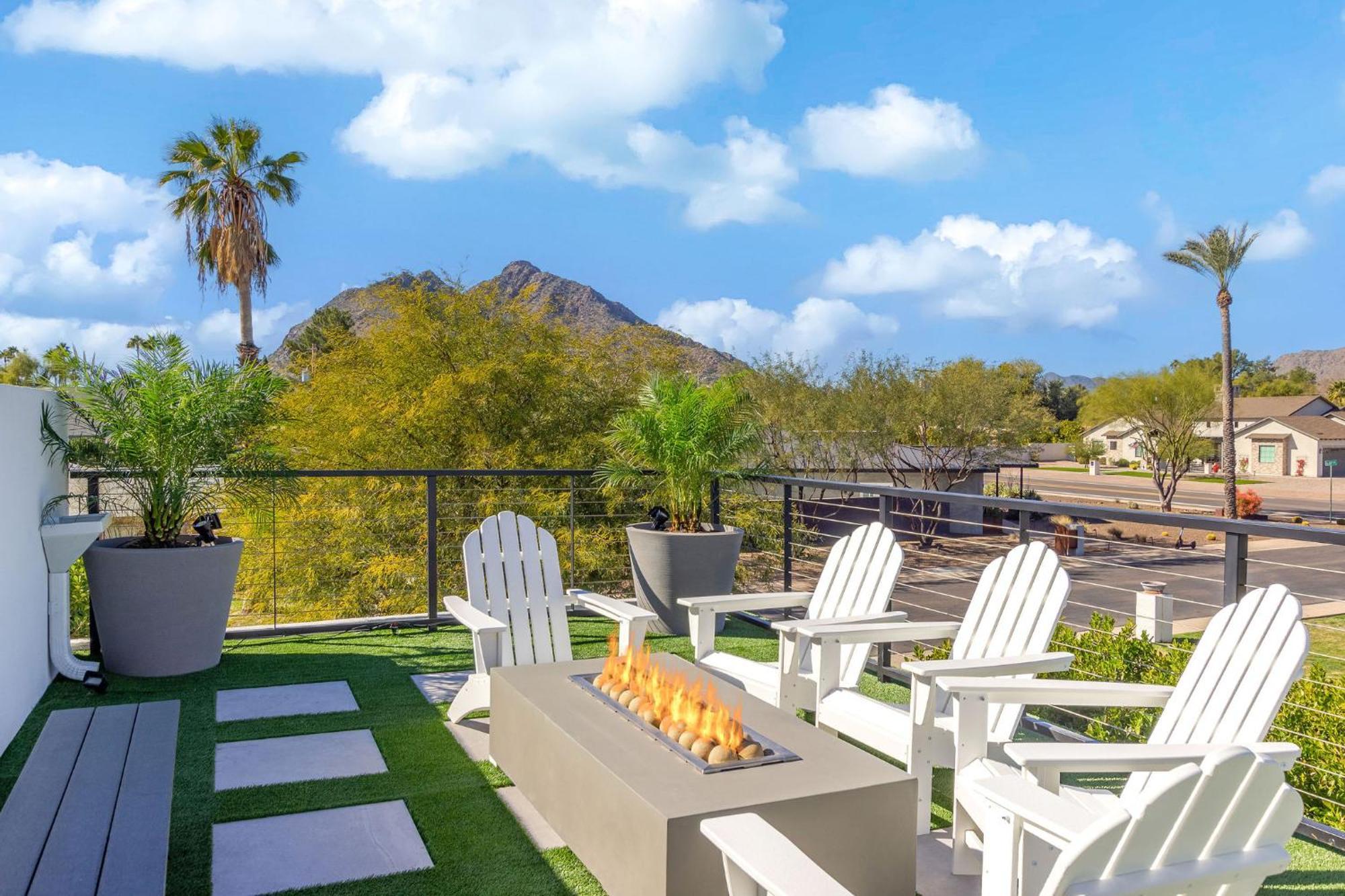Old Town Luxury - Heated Pool, Spa, Rooftop Deck, Sauna, Speakeasy Holiday home *