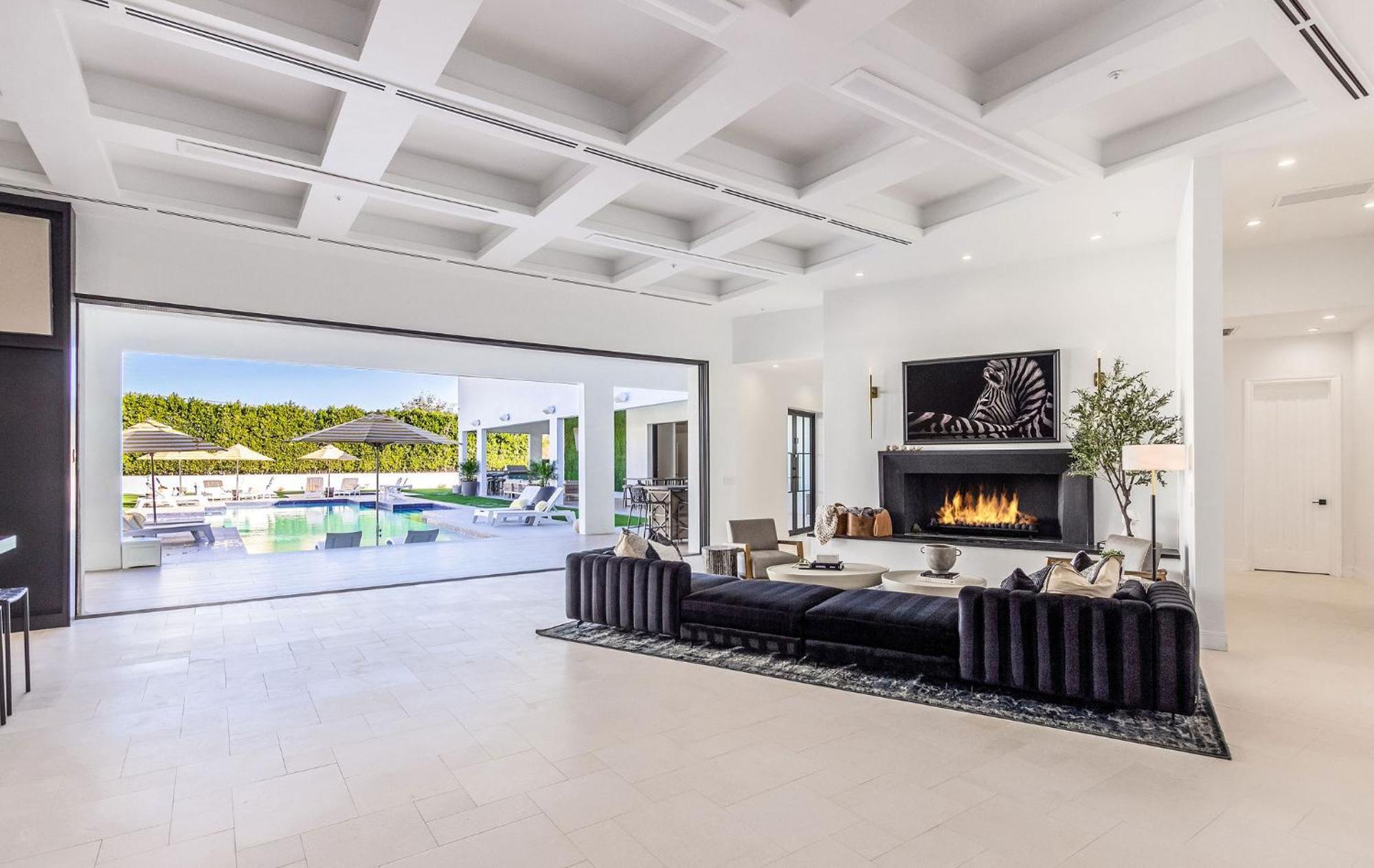 Old Town Luxury - Heated Pool, Spa, Rooftop Deck, Sauna, Speakeasy *