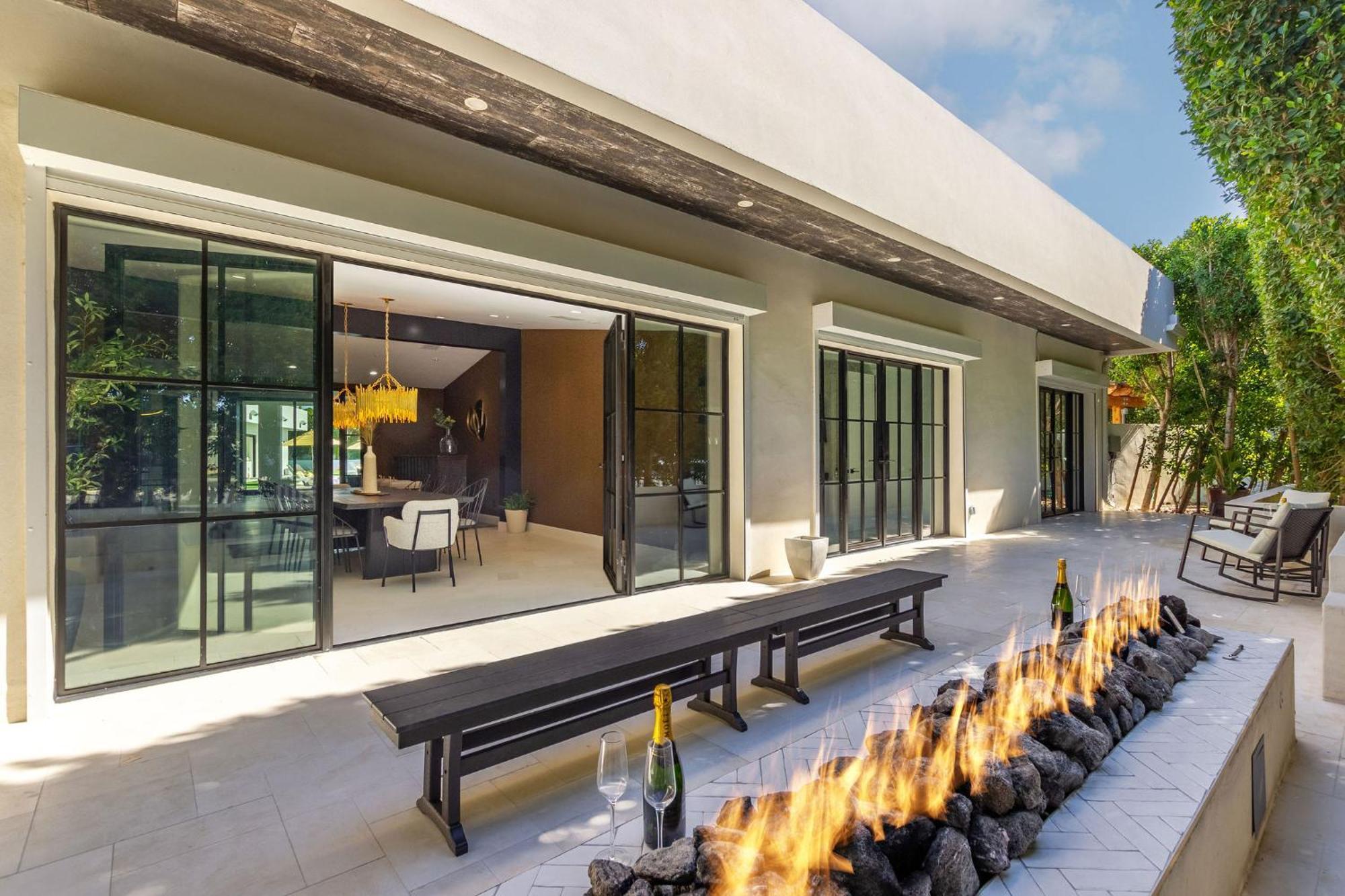 Old Town Luxury - Heated Pool, Spa, Rooftop Deck, Sauna, Speakeasy Holiday home