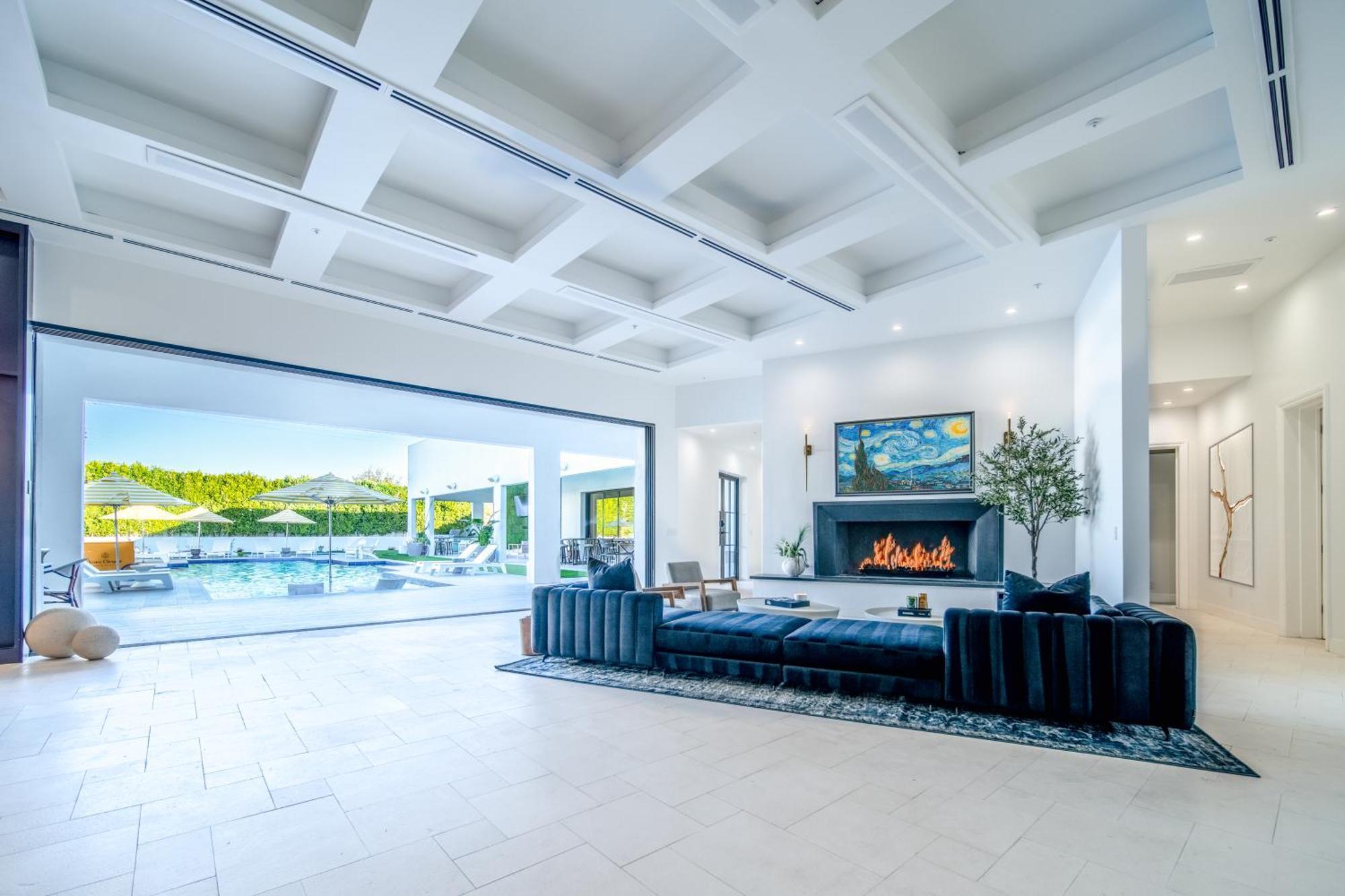 Old Town Luxury - Heated Pool, Spa, Rooftop Deck, Sauna, Speakeasy