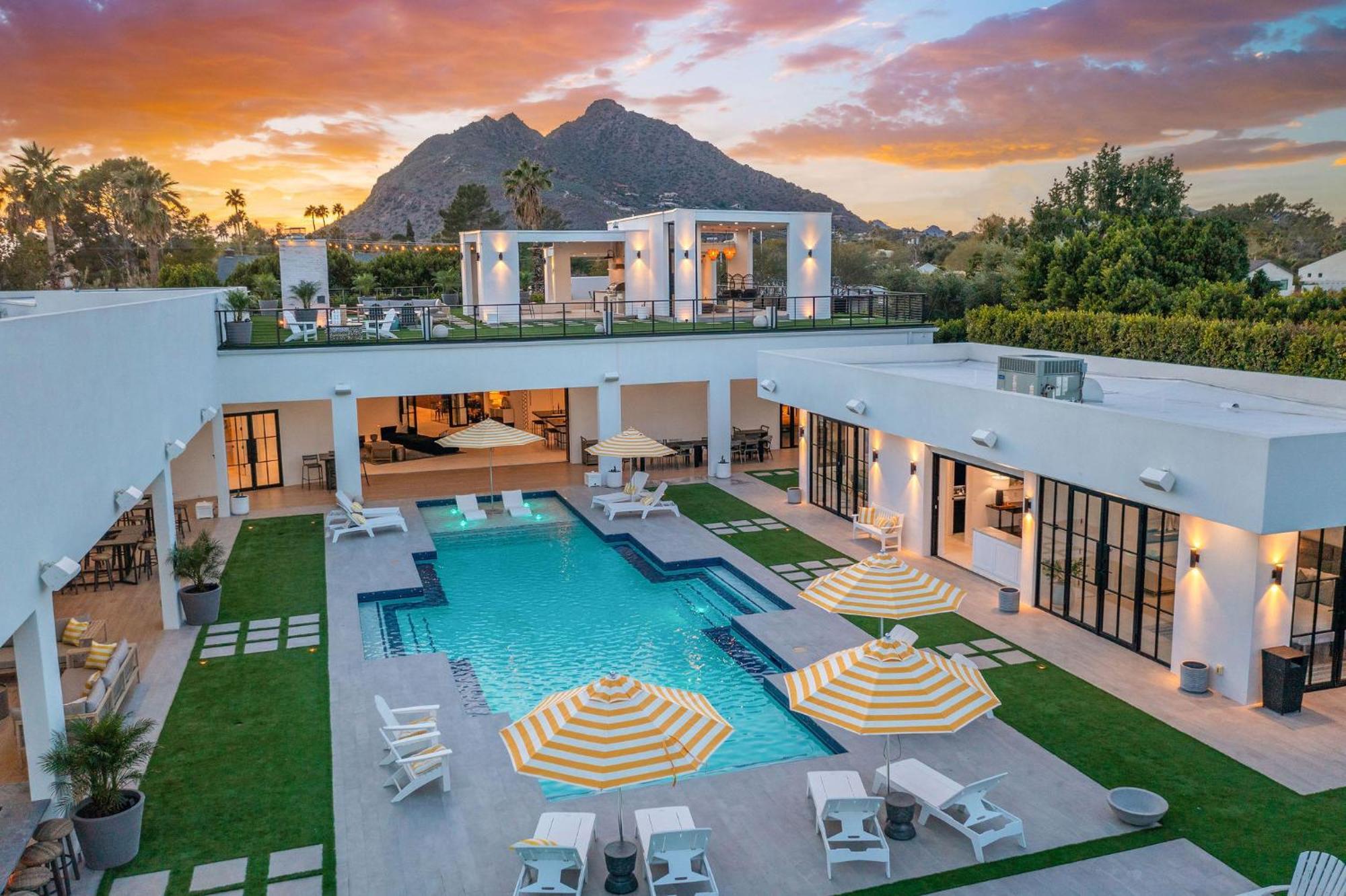 Holiday home Old Town Luxury - Heated Pool, Spa, Rooftop Deck, Sauna, Speakeasy Scottsdale