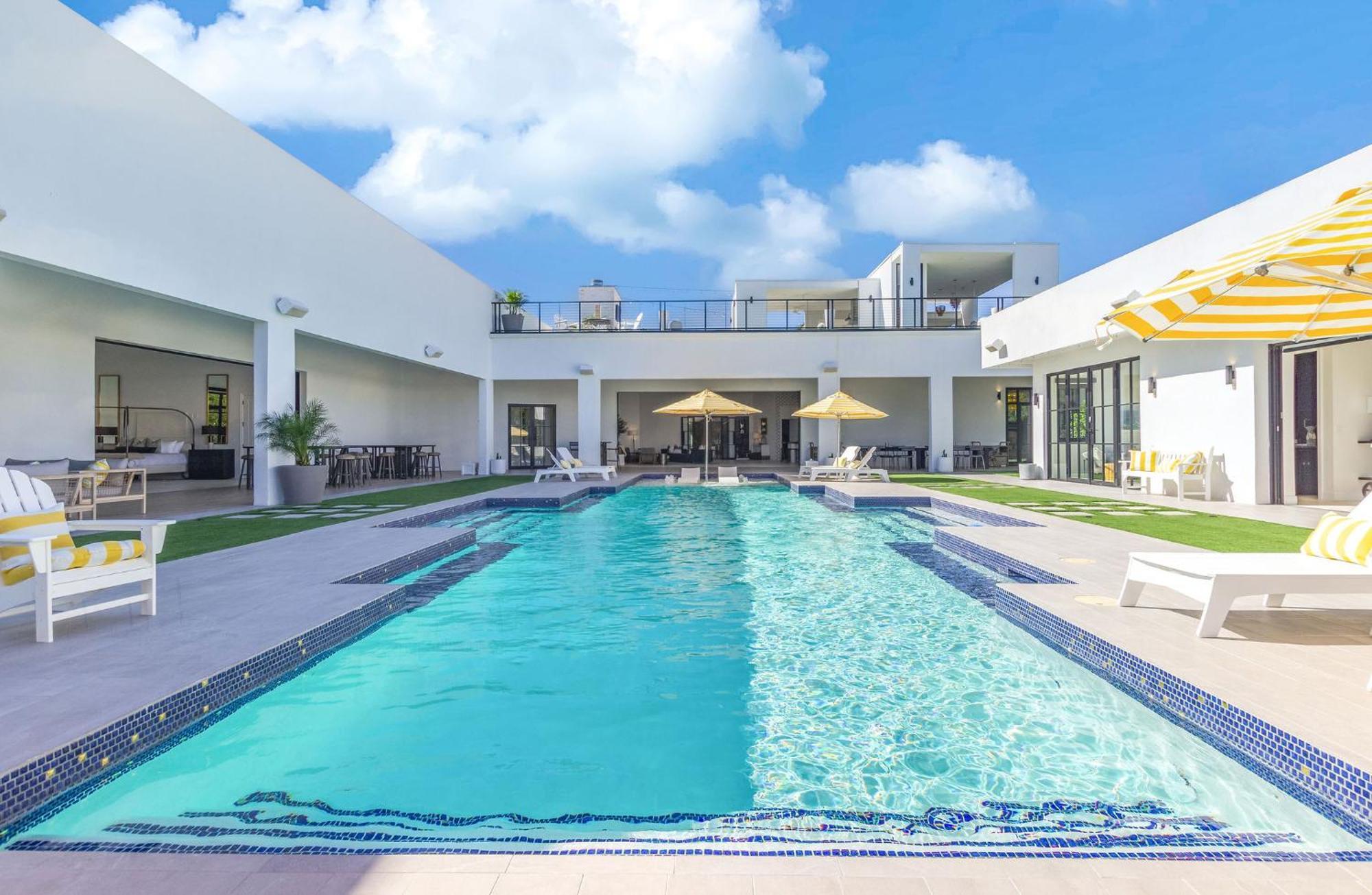 Holiday home Old Town Luxury - Heated Pool, Spa, Rooftop Deck, Sauna, Speakeasy