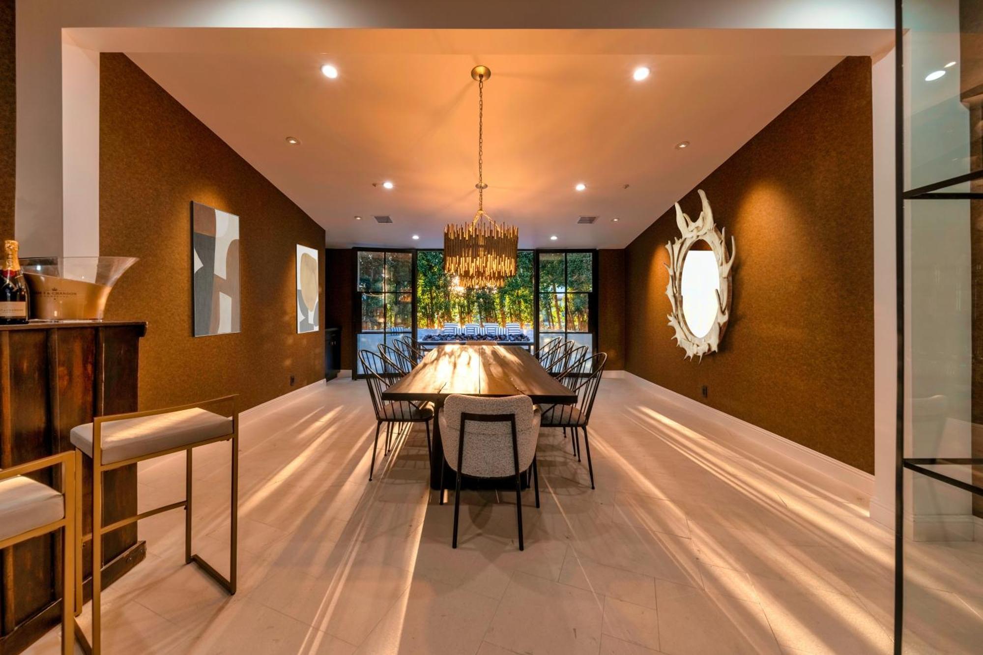 Old Town Luxury - Heated Pool, Spa, Rooftop Deck, Sauna, Speakeasy Holiday home Scottsdale