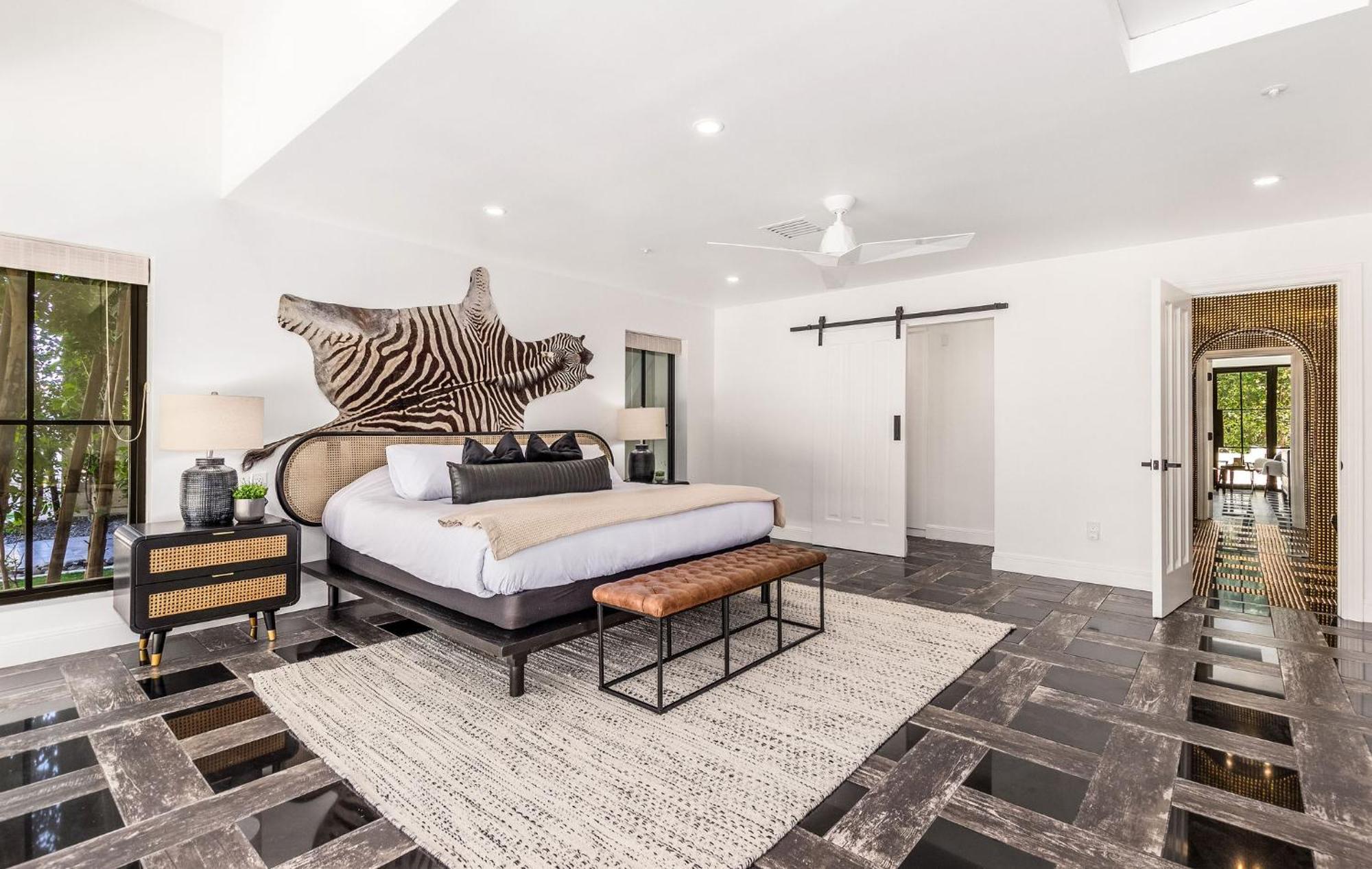 Old Town Luxury - Heated Pool, Spa, Rooftop Deck, Sauna, Speakeasy Holiday home Scottsdale