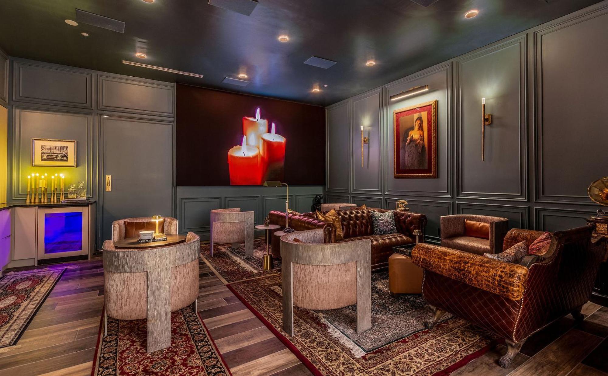 Old Town Luxury - Heated Pool, Spa, Rooftop Deck, Sauna, Speakeasy