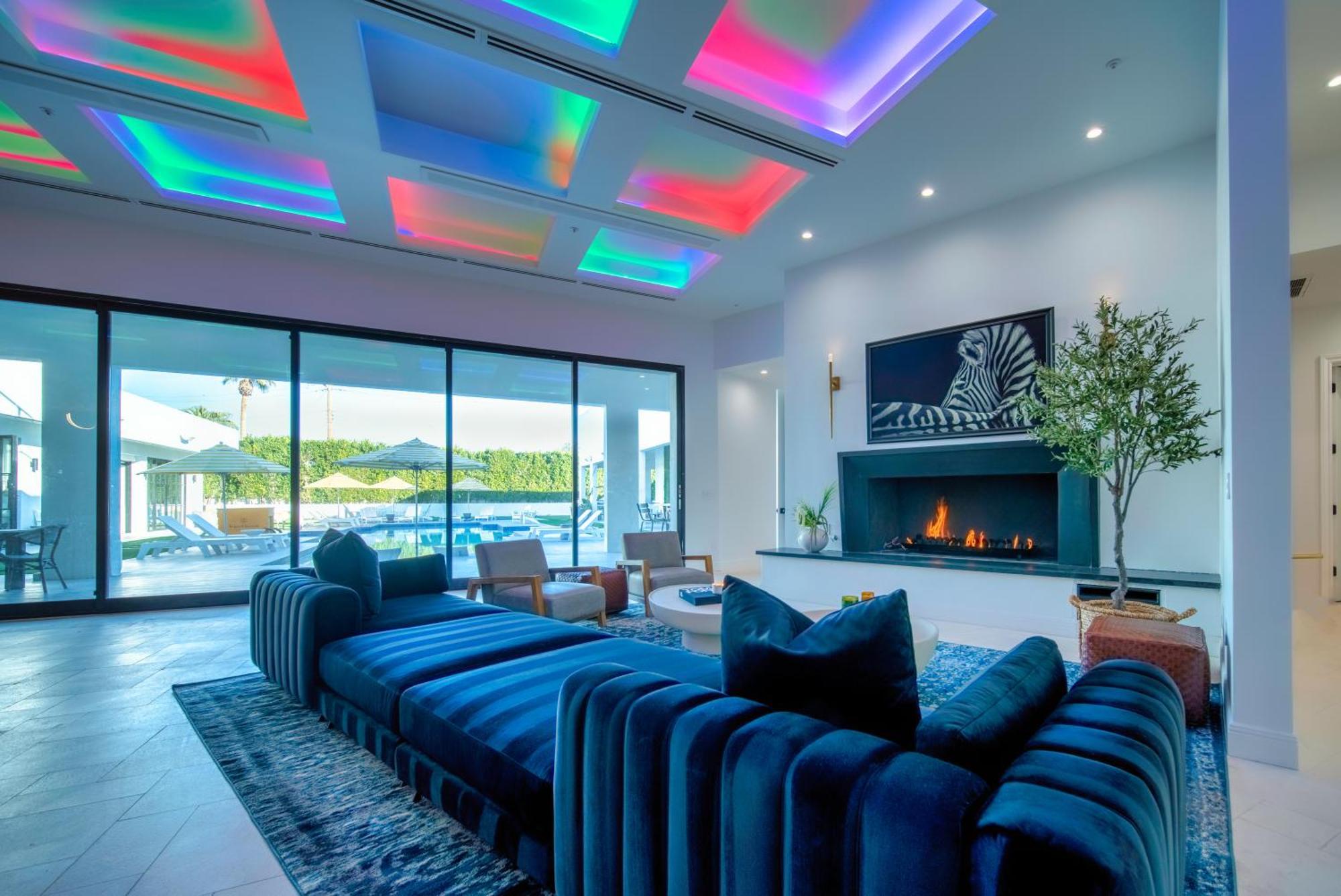 Old Town Luxury - Heated Pool, Spa, Rooftop Deck, Sauna, Speakeasy * Scottsdale
