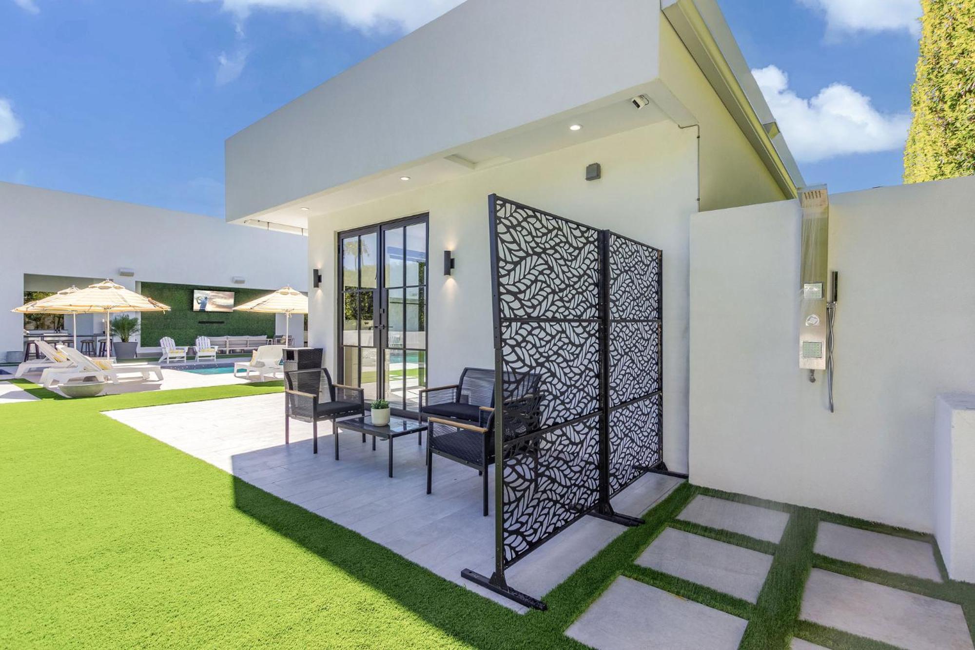 Old Town Luxury - Heated Pool, Spa, Rooftop Deck, Sauna, Speakeasy