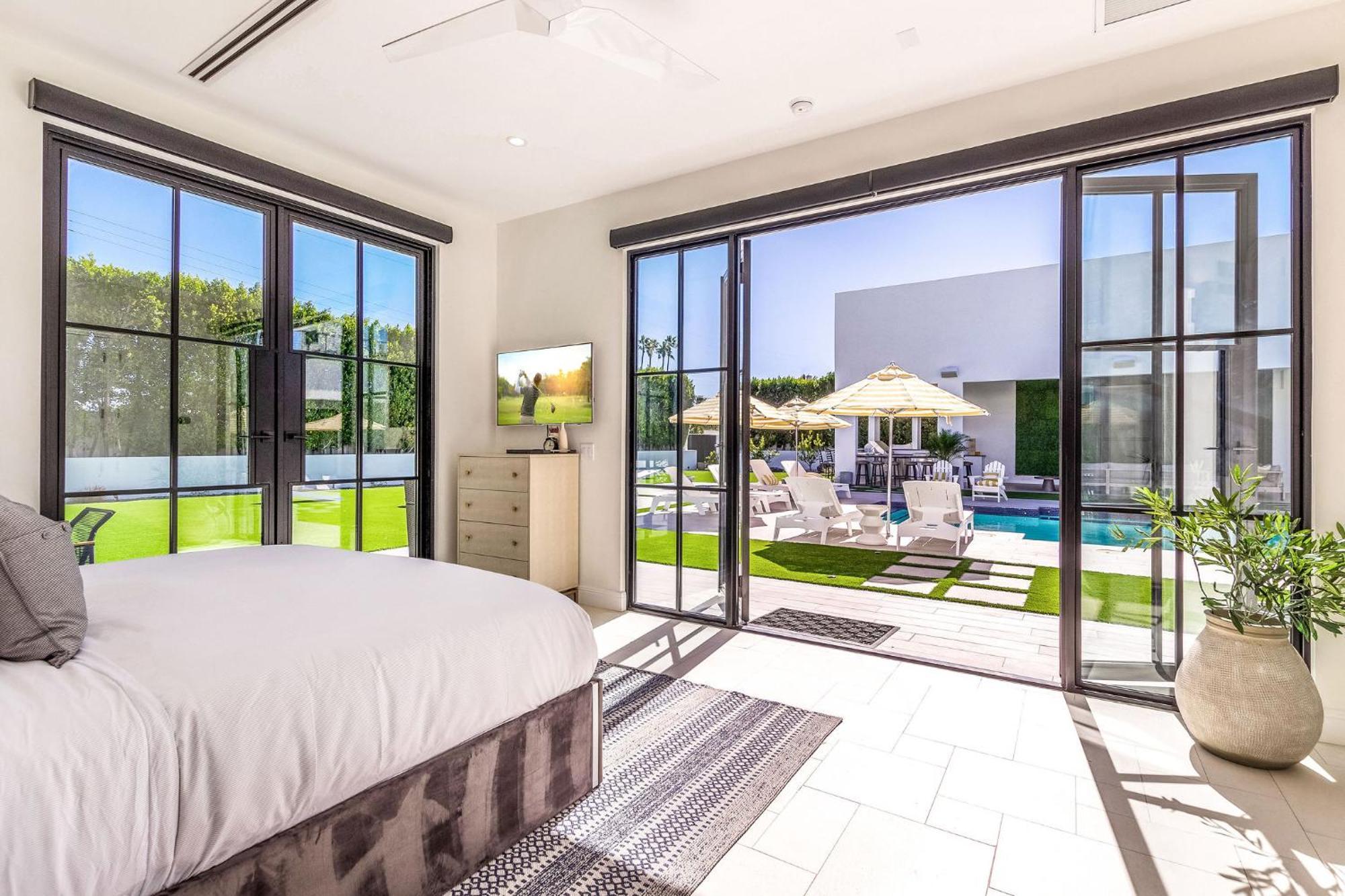 Old Town Luxury - Heated Pool, Spa, Rooftop Deck, Sauna, Speakeasy Holiday home