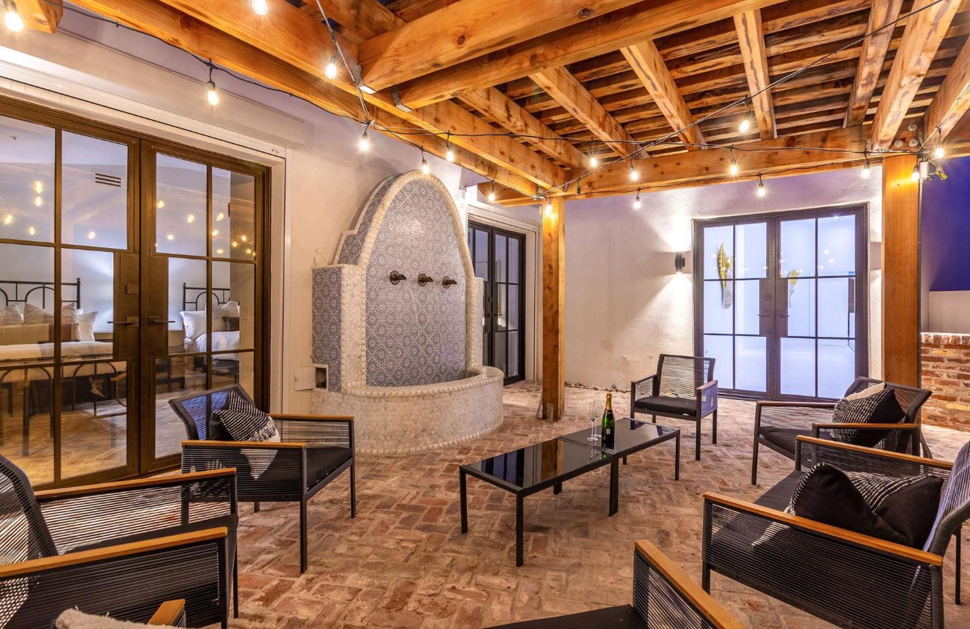 Old Town Luxury - Heated Pool, Spa, Rooftop Deck, Sauna, Speakeasy *