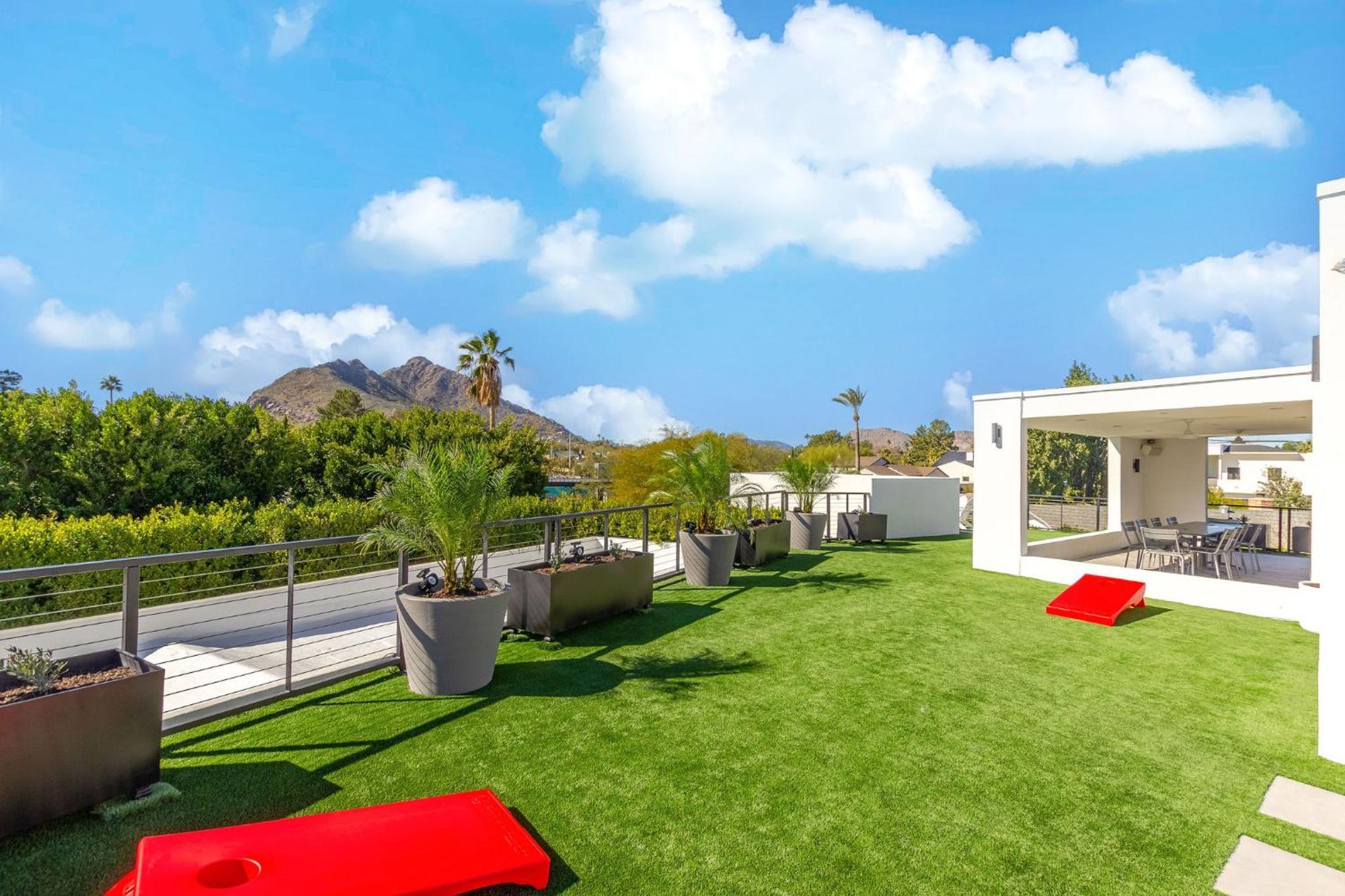 Old Town Luxury - Heated Pool, Spa, Rooftop Deck, Sauna, Speakeasy Holiday home *