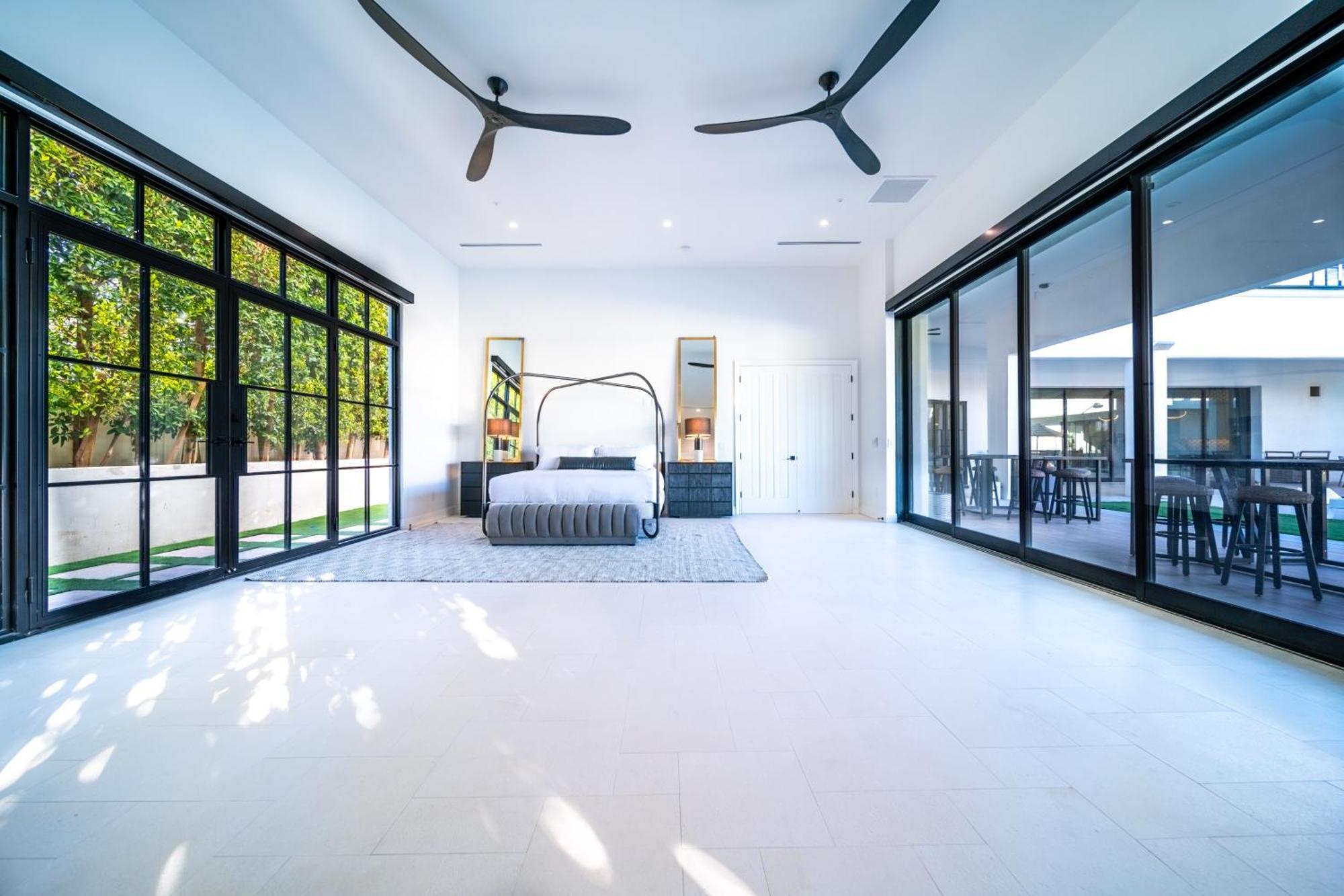 Old Town Luxury - Heated Pool, Spa, Rooftop Deck, Sauna, Speakeasy Holiday home Scottsdale
