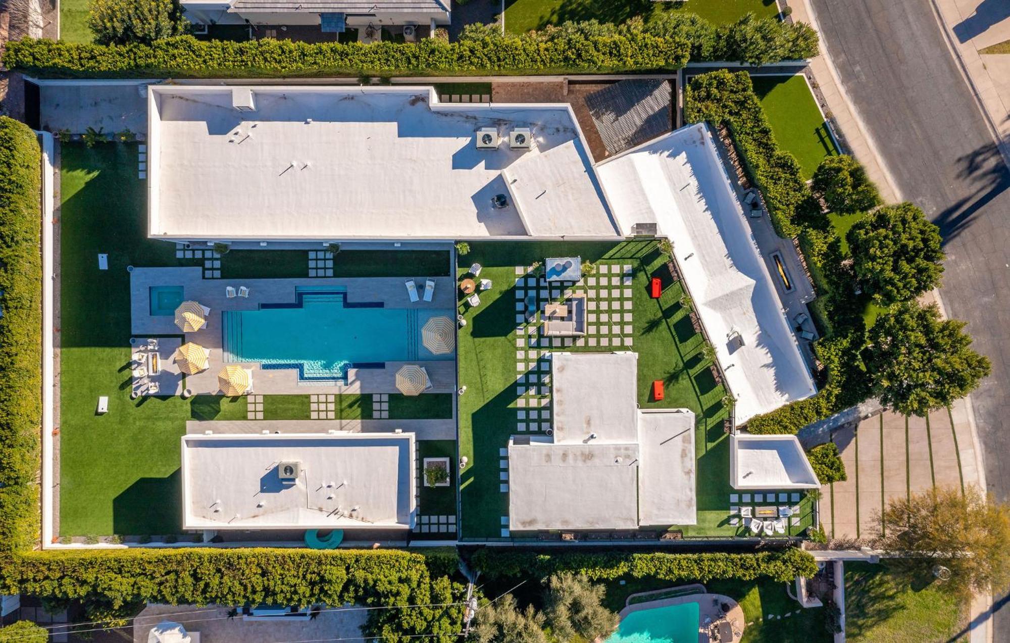 Old Town Luxury - Heated Pool, Spa, Rooftop Deck, Sauna, Speakeasy Scottsdale