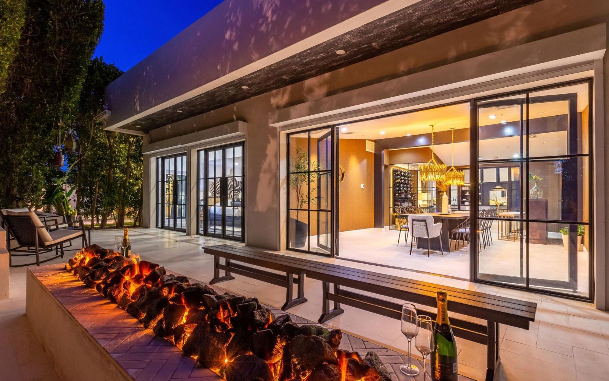 Old Town Luxury - Heated Pool, Spa, Rooftop Deck, Sauna, Speakeasy Holiday home Scottsdale