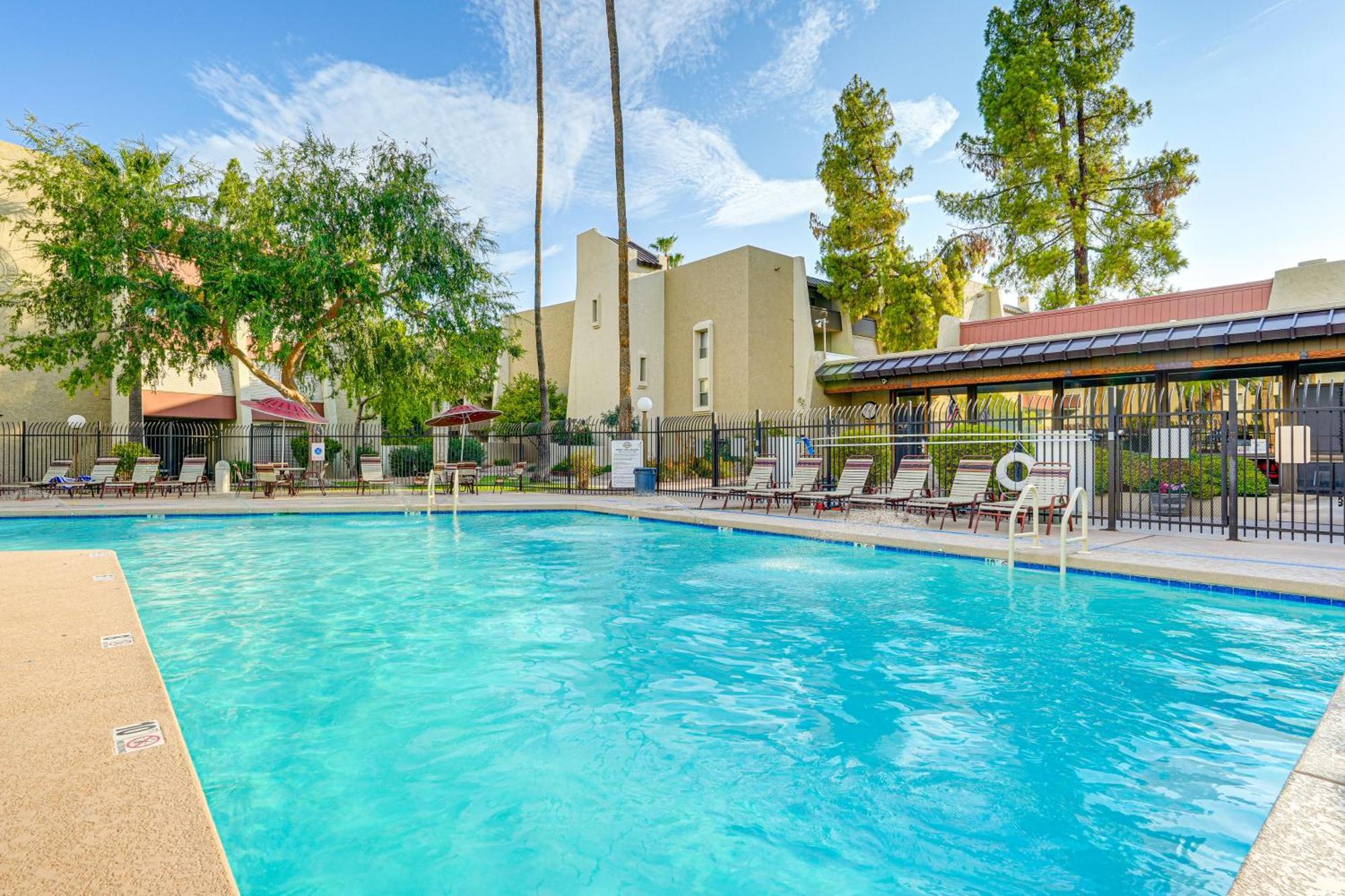 With Pool Access Walk To Old Town! Apartment *