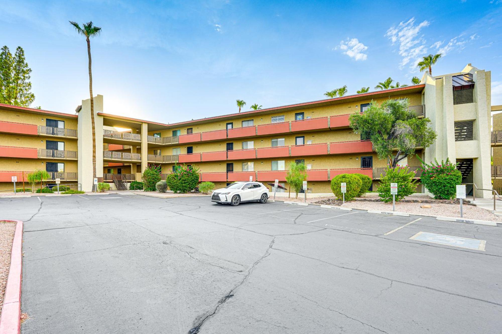 Apartment With Pool Access Walk To Old Town! Scottsdale