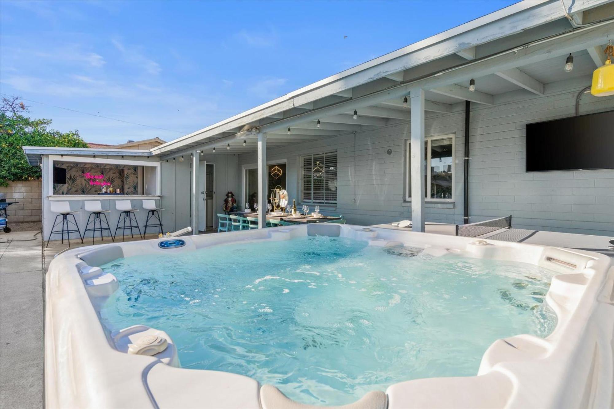 Holiday home Girls Getaway Haven Outdoor Bar W Pool & Hot Tub *