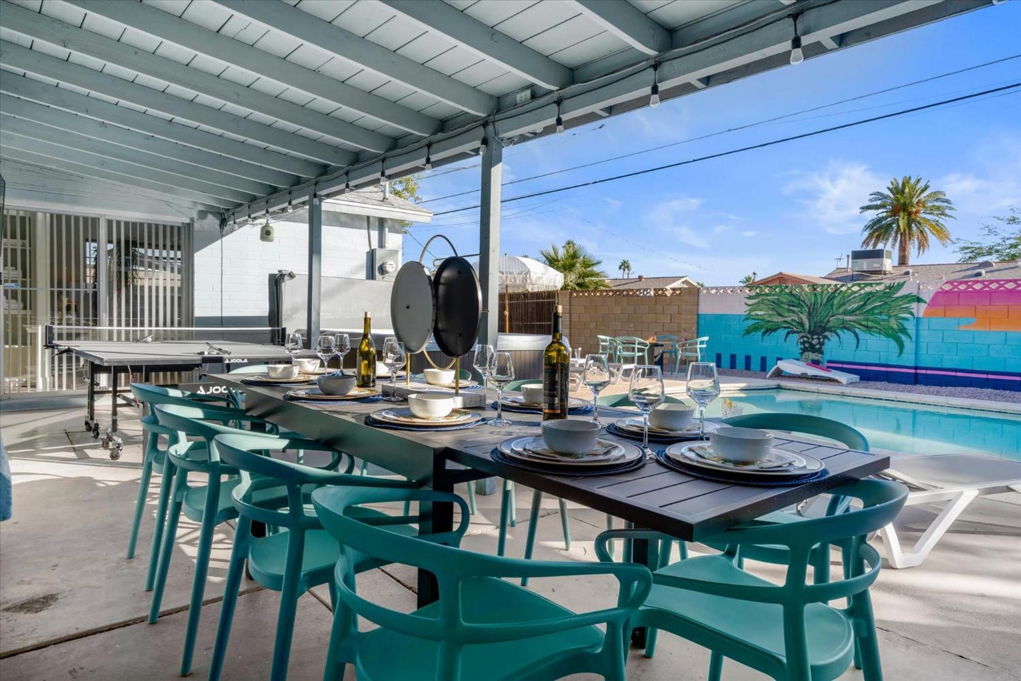 Girls Getaway Haven Outdoor Bar W Pool & Hot Tub