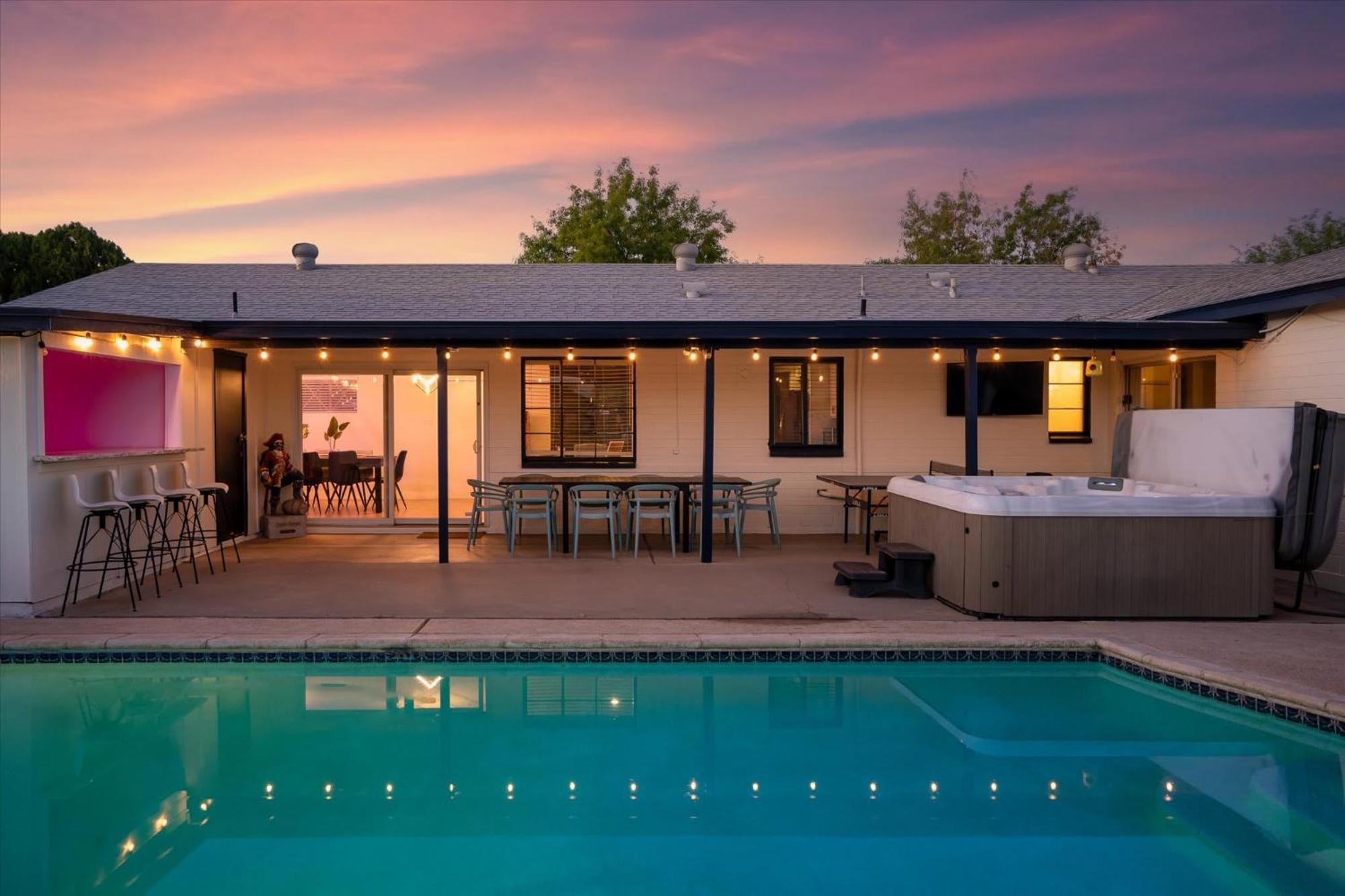 Girls Getaway Haven Outdoor Bar W Pool & Hot Tub Scottsdale