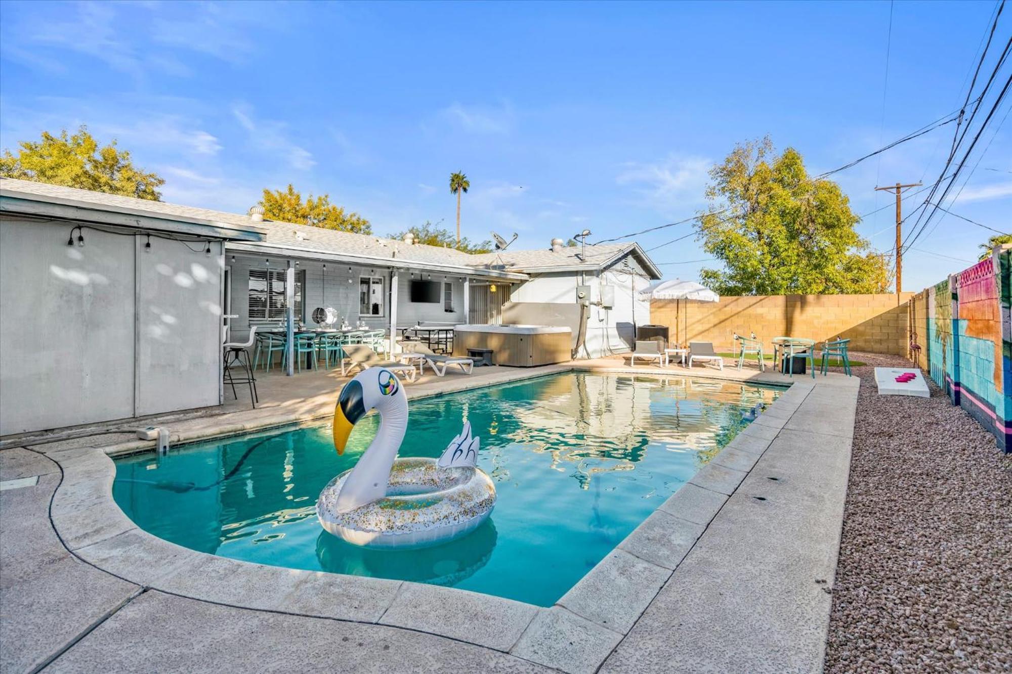 Holiday home Girls Getaway Haven Outdoor Bar W Pool & Hot Tub