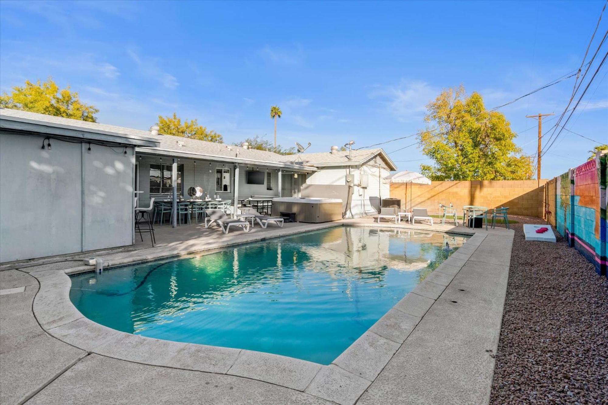 Holiday home Girls Getaway Haven Outdoor Bar W Pool & Hot Tub *