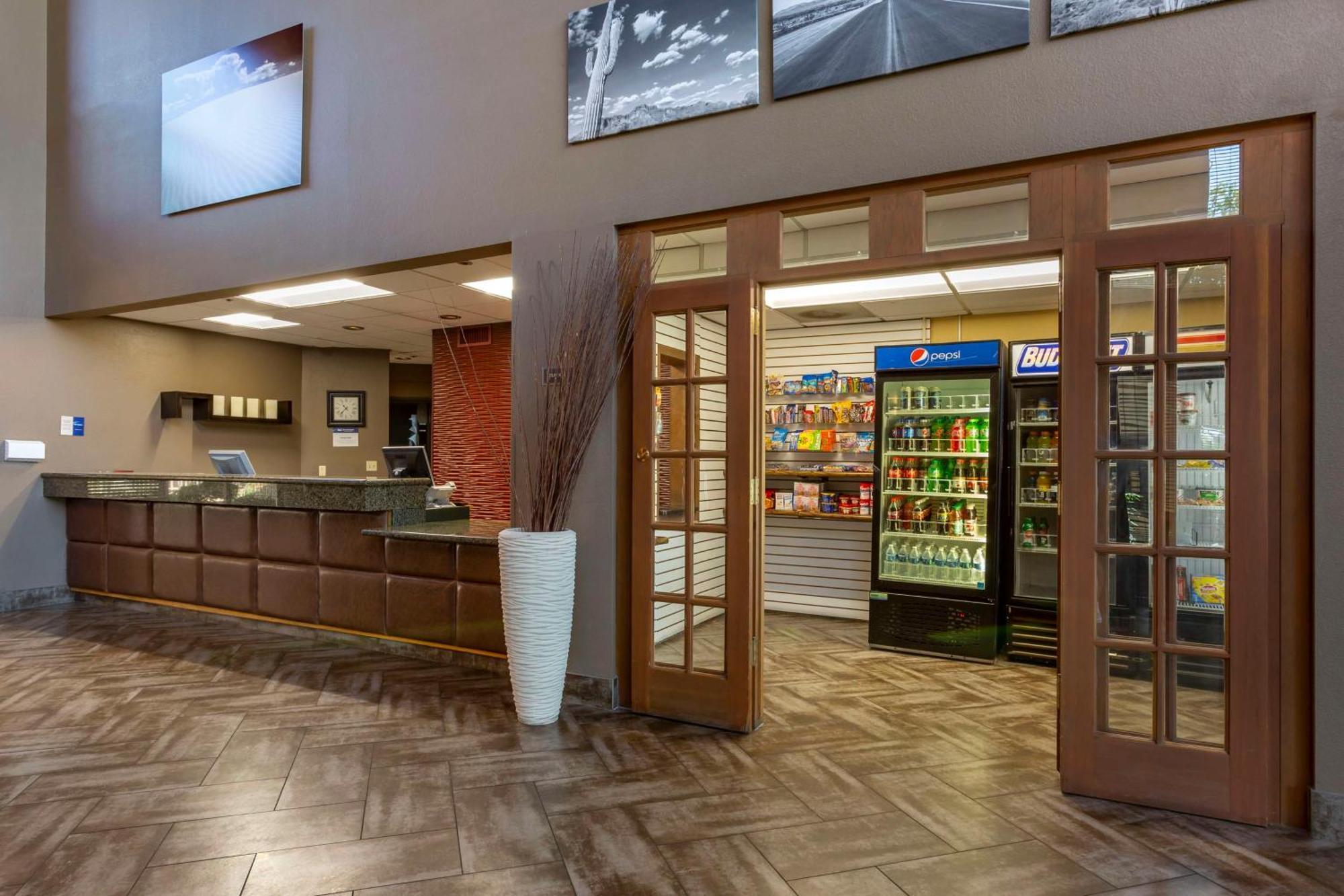 Western Thunderbird 3* Scottsdale
