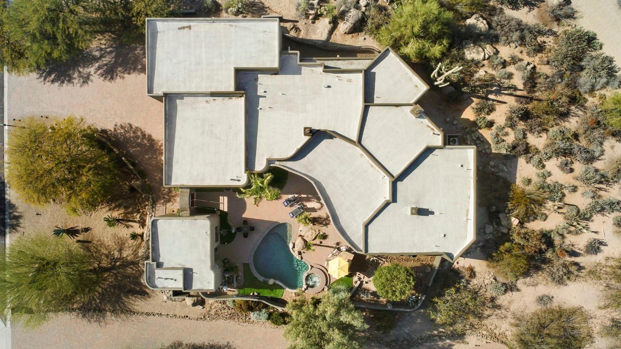 The Debonair Derby By Paseohomesaz With Heated Pool *