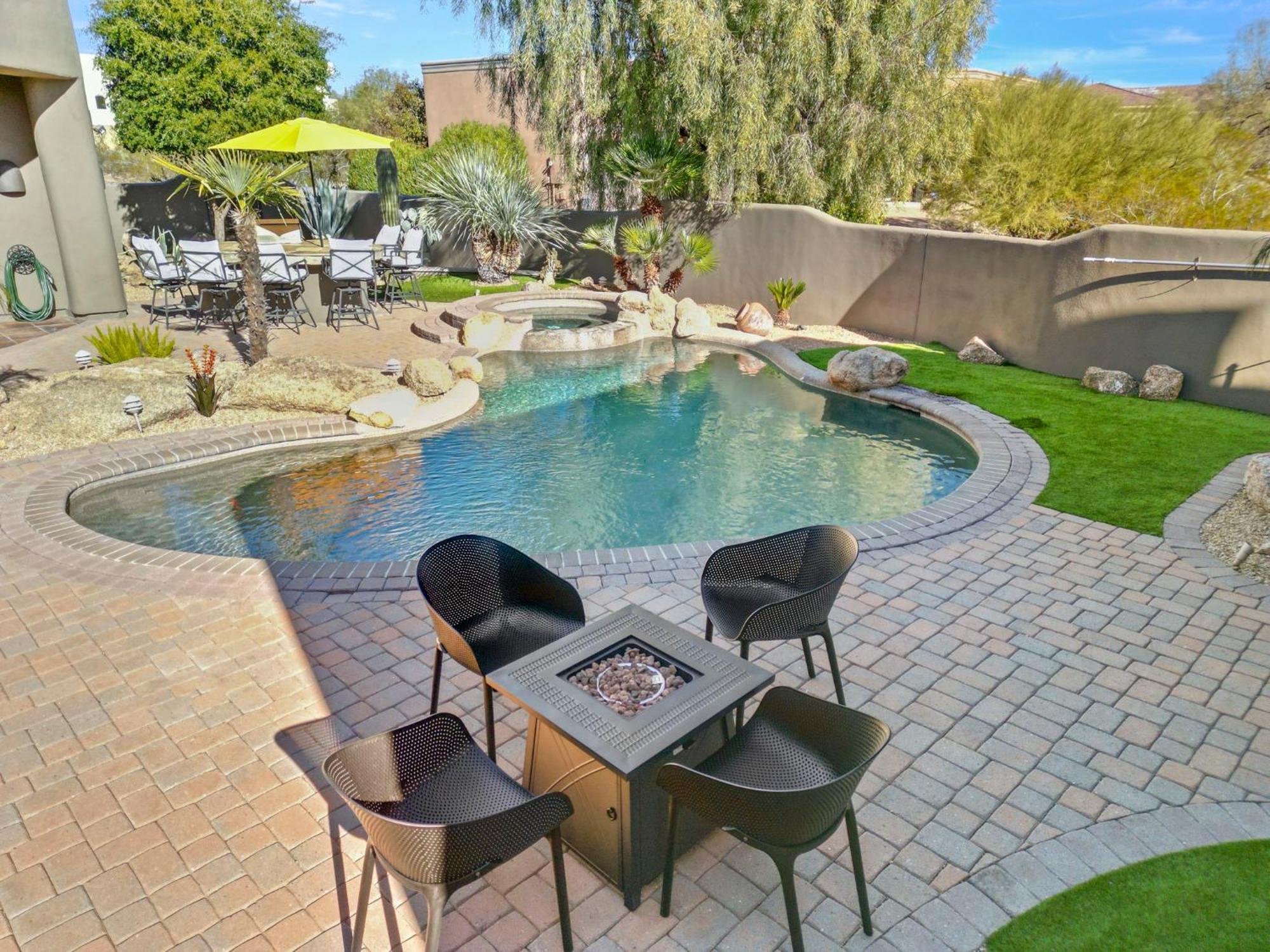 The Debonair Derby By Paseohomesaz With Heated Pool Holiday home *