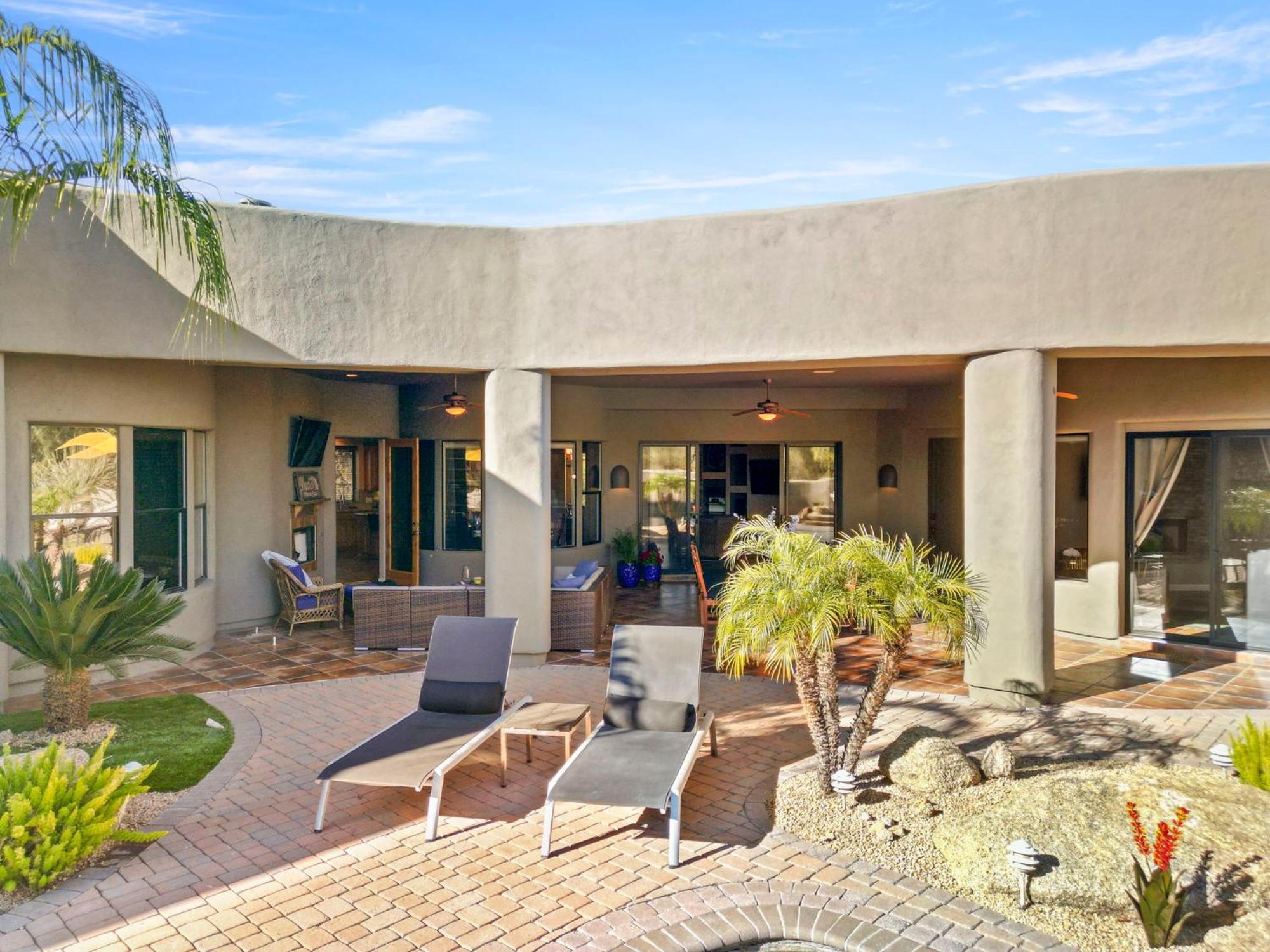 Holiday home The Debonair Derby By Paseohomesaz With Heated Pool *