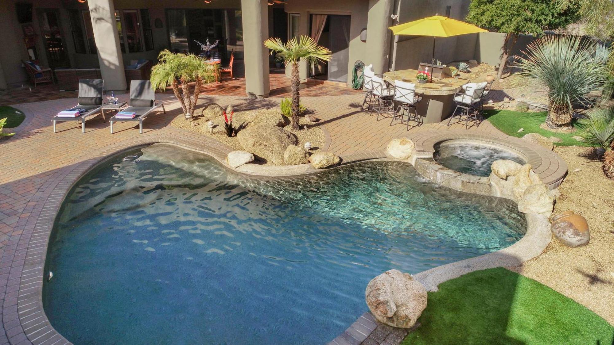 The Debonair Derby By Paseohomesaz With Heated Pool *