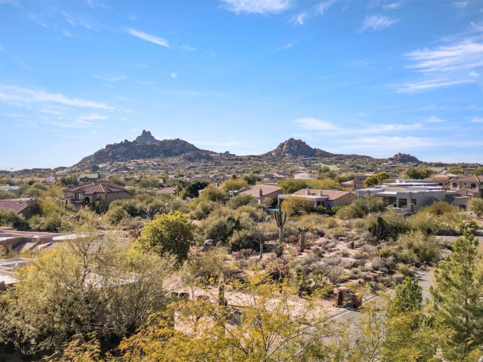 The Debonair Derby By Paseohomesaz With Heated Pool Holiday home