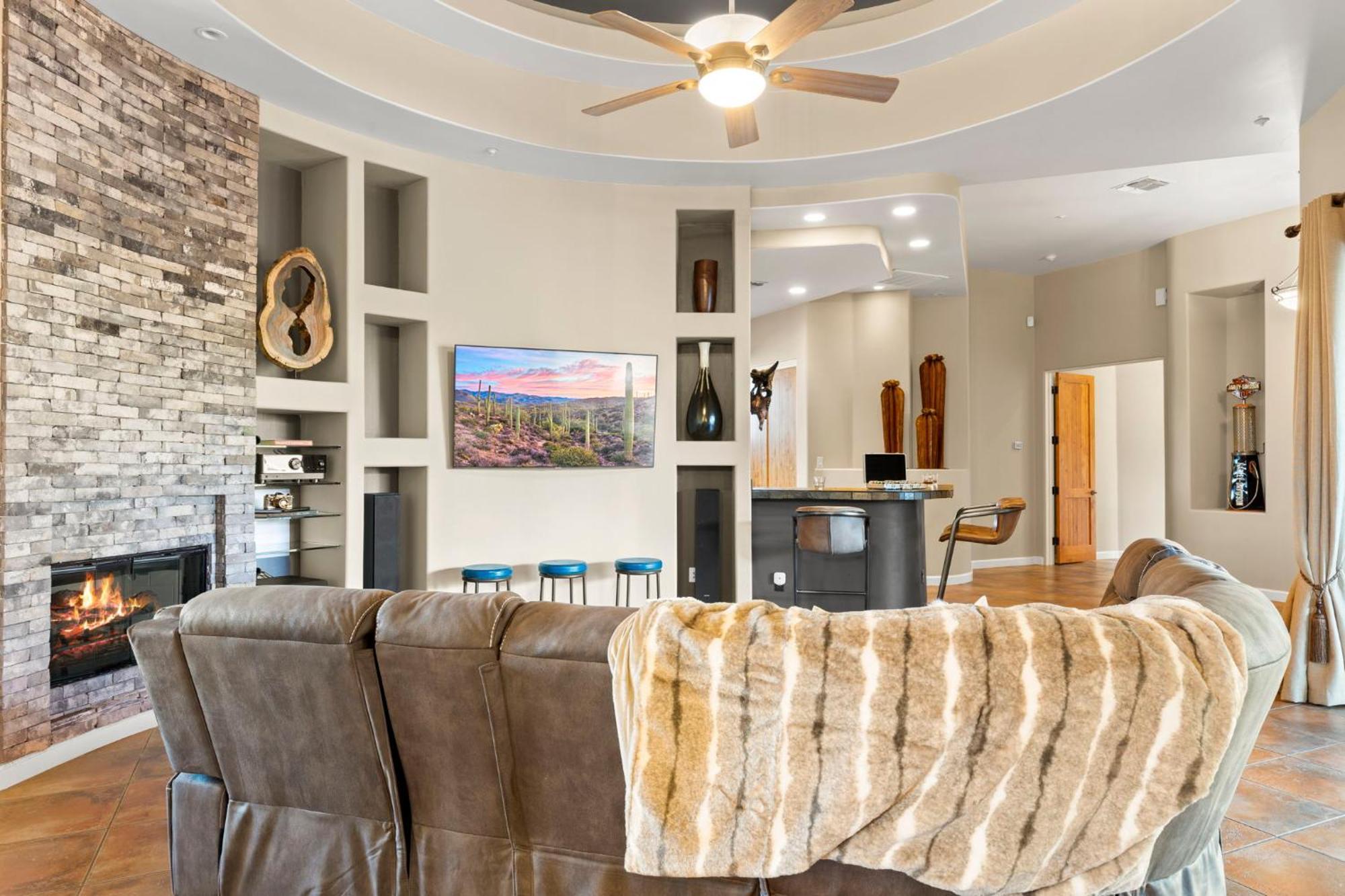 Holiday home The Debonair Derby By Paseohomesaz With Heated Pool