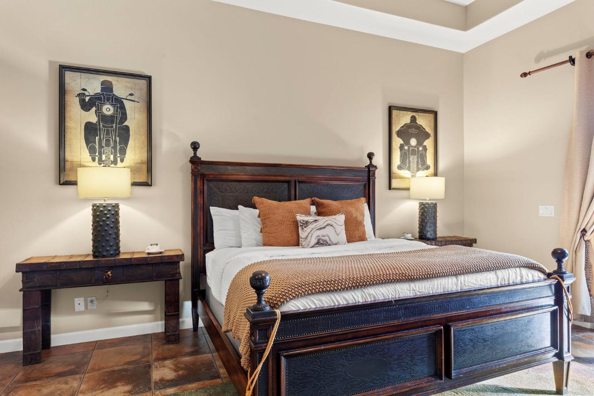 Holiday home The Debonair Derby By Paseohomesaz With Heated Pool *