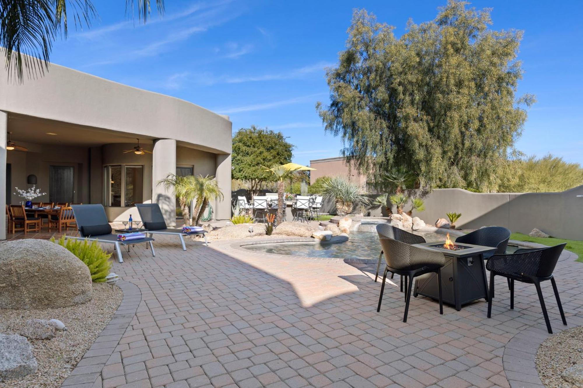 The Debonair Derby By Paseohomesaz With Heated Pool *