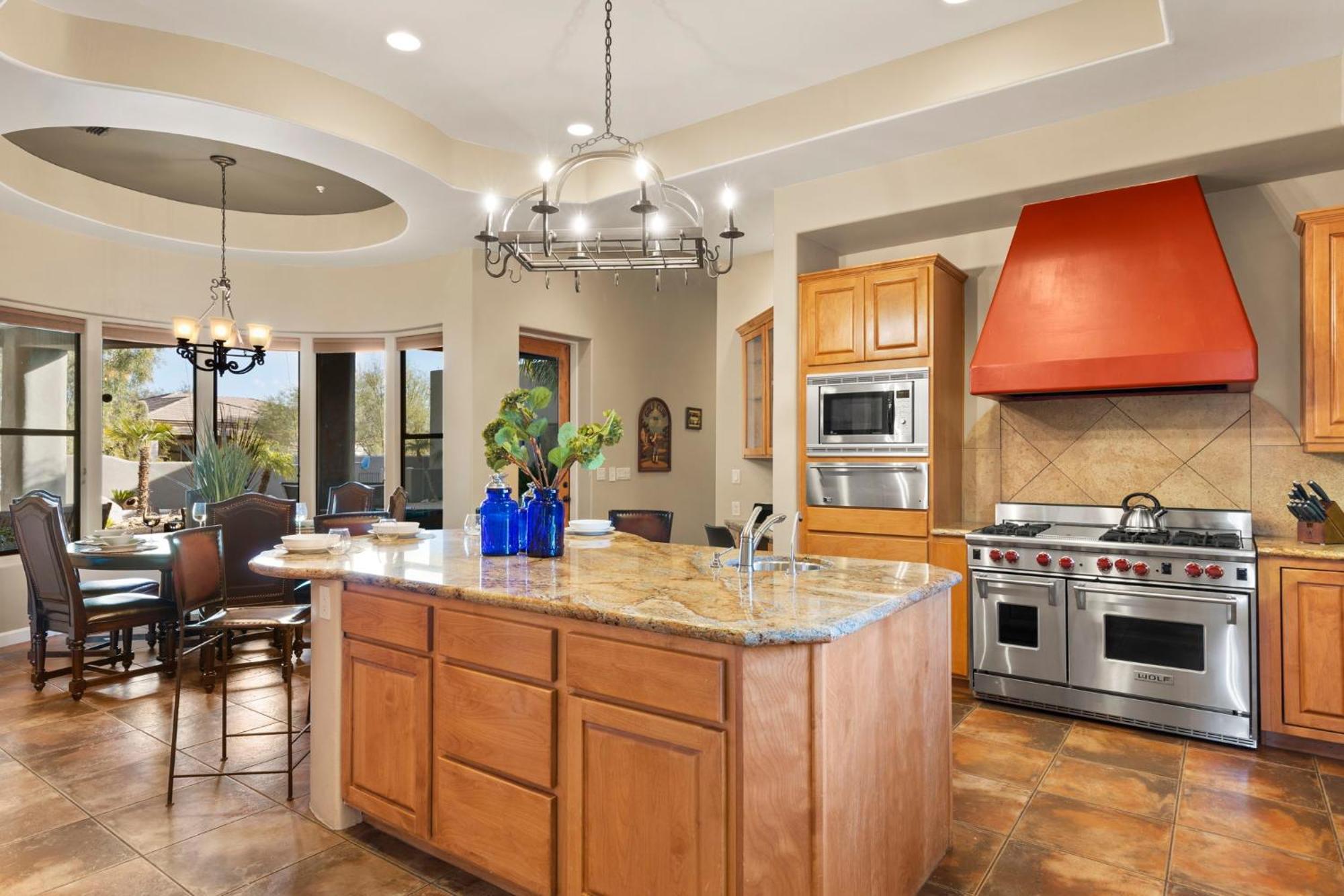 The Debonair Derby By Paseohomesaz With Heated Pool Holiday home *