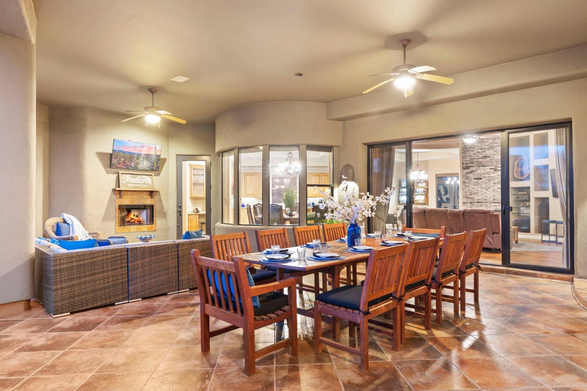 The Debonair Derby By Paseohomesaz With Heated Pool