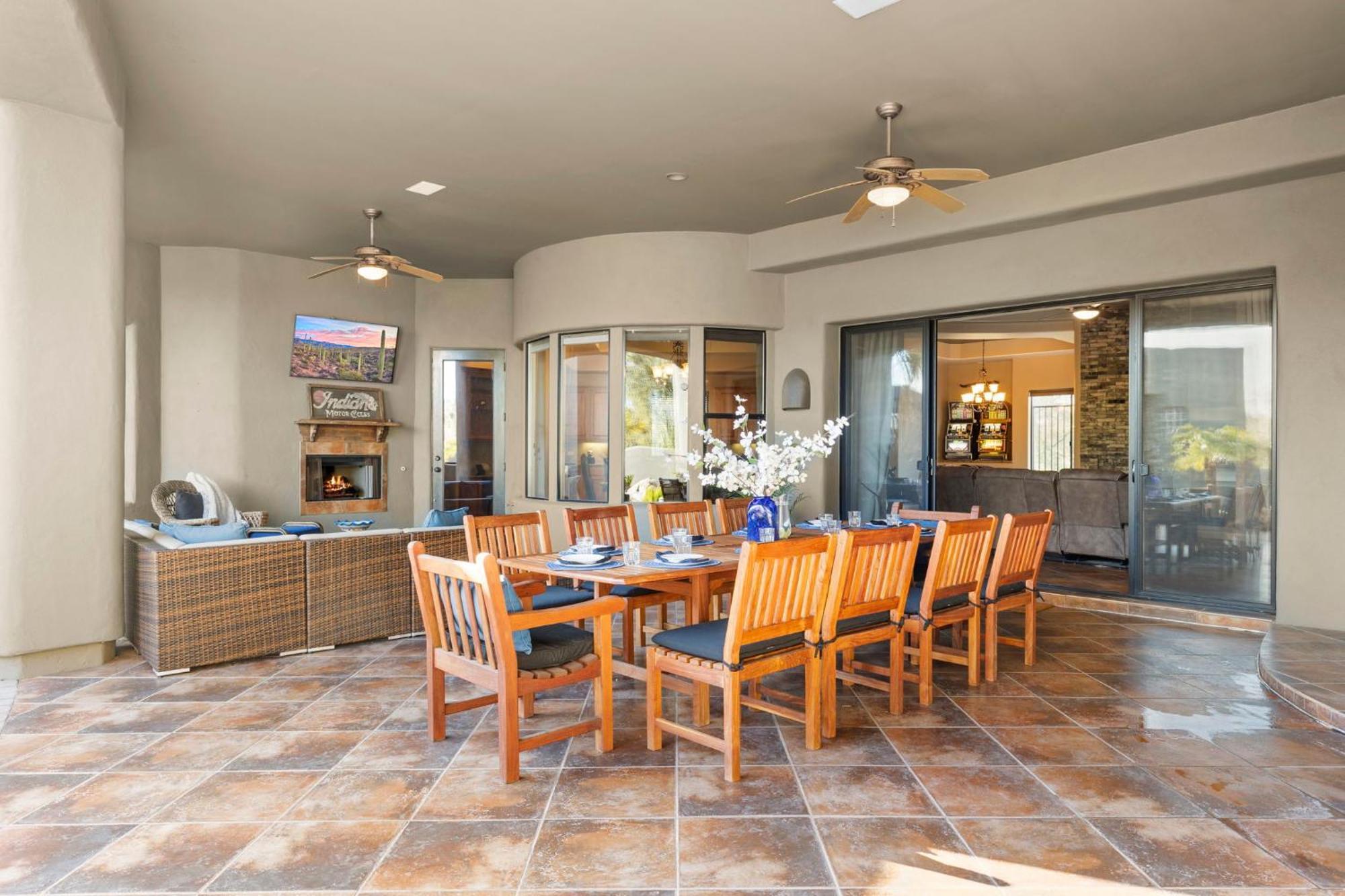 Holiday home The Debonair Derby By Paseohomesaz With Heated Pool