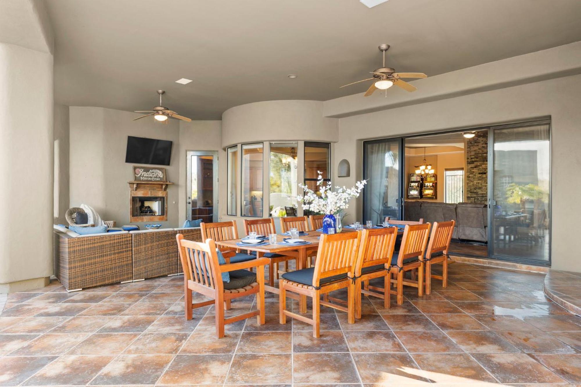 The Debonair Derby By Paseohomesaz With Heated Pool Holiday home *