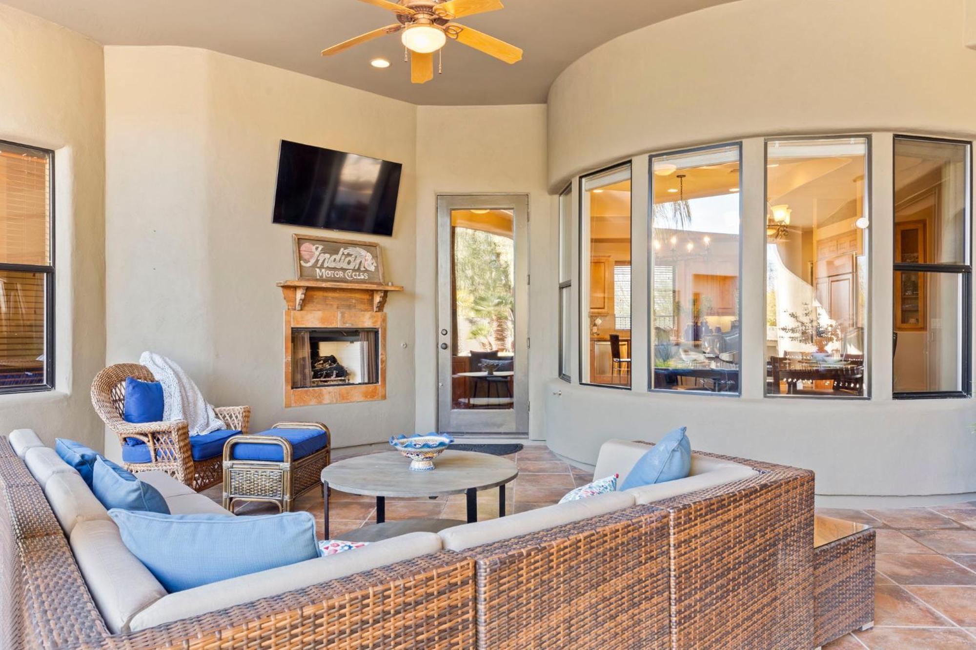 Holiday home The Debonair Derby By Paseohomesaz With Heated Pool *