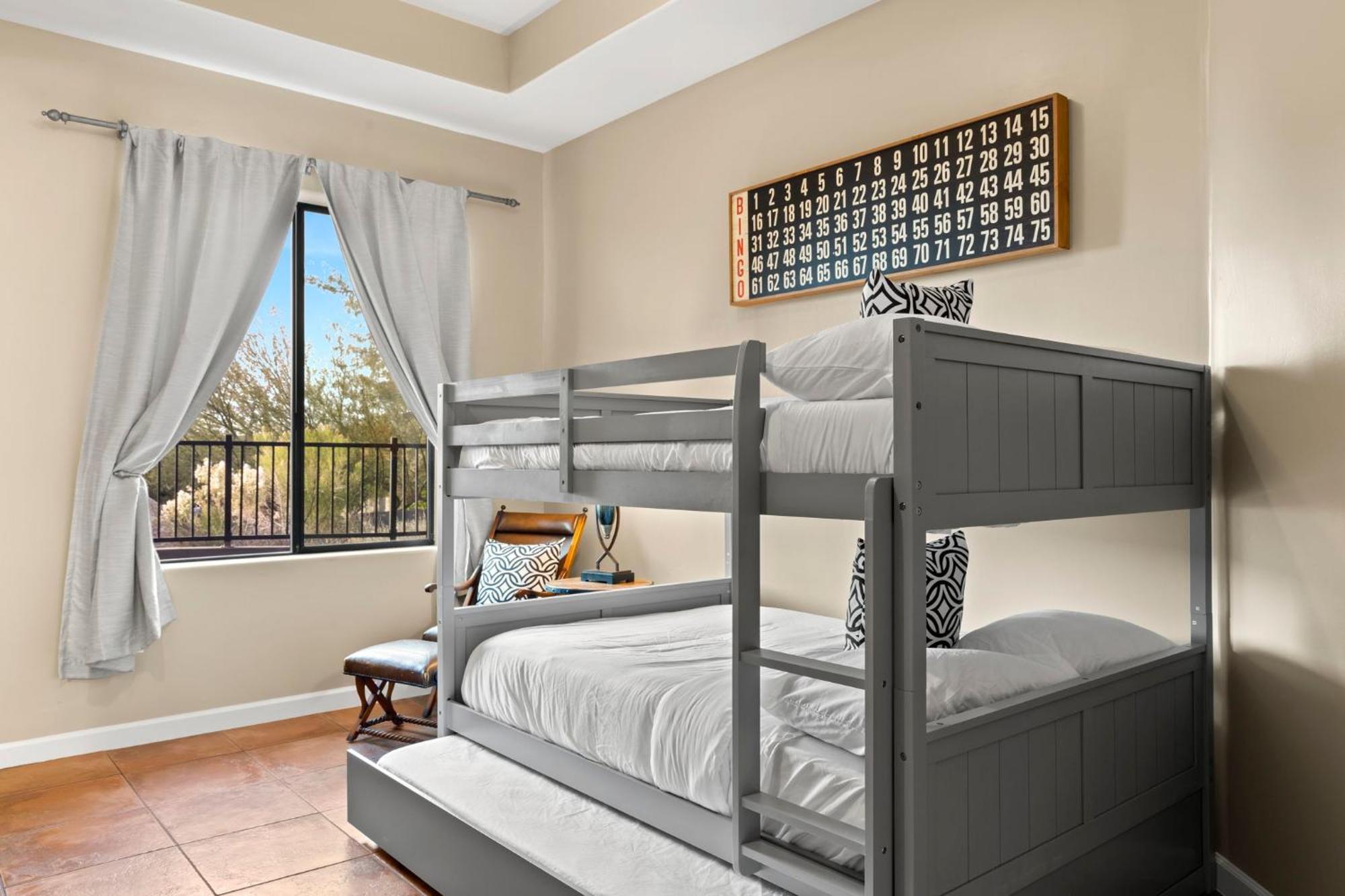 The Debonair Derby By Paseohomesaz With Heated Pool Holiday home *