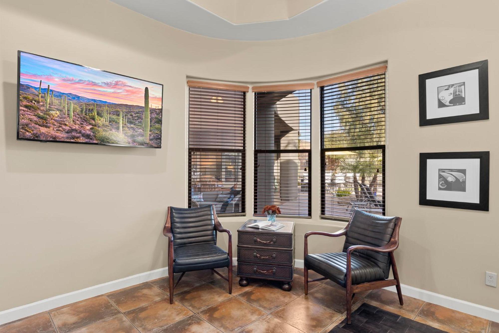 Holiday home The Debonair Derby By Paseohomesaz With Heated Pool