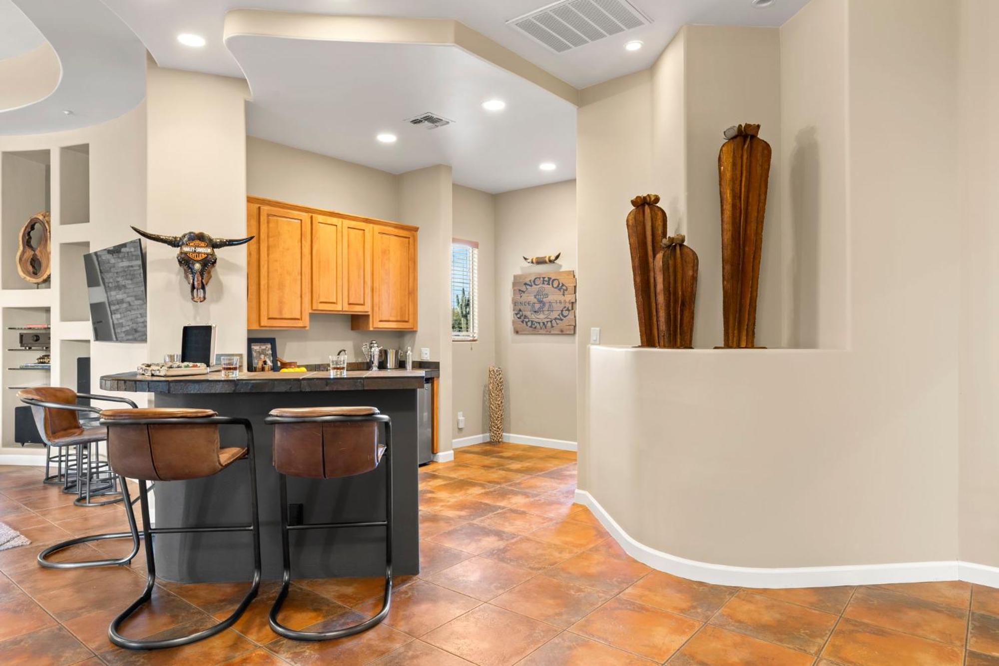 Holiday home The Debonair Derby By Paseohomesaz With Heated Pool *