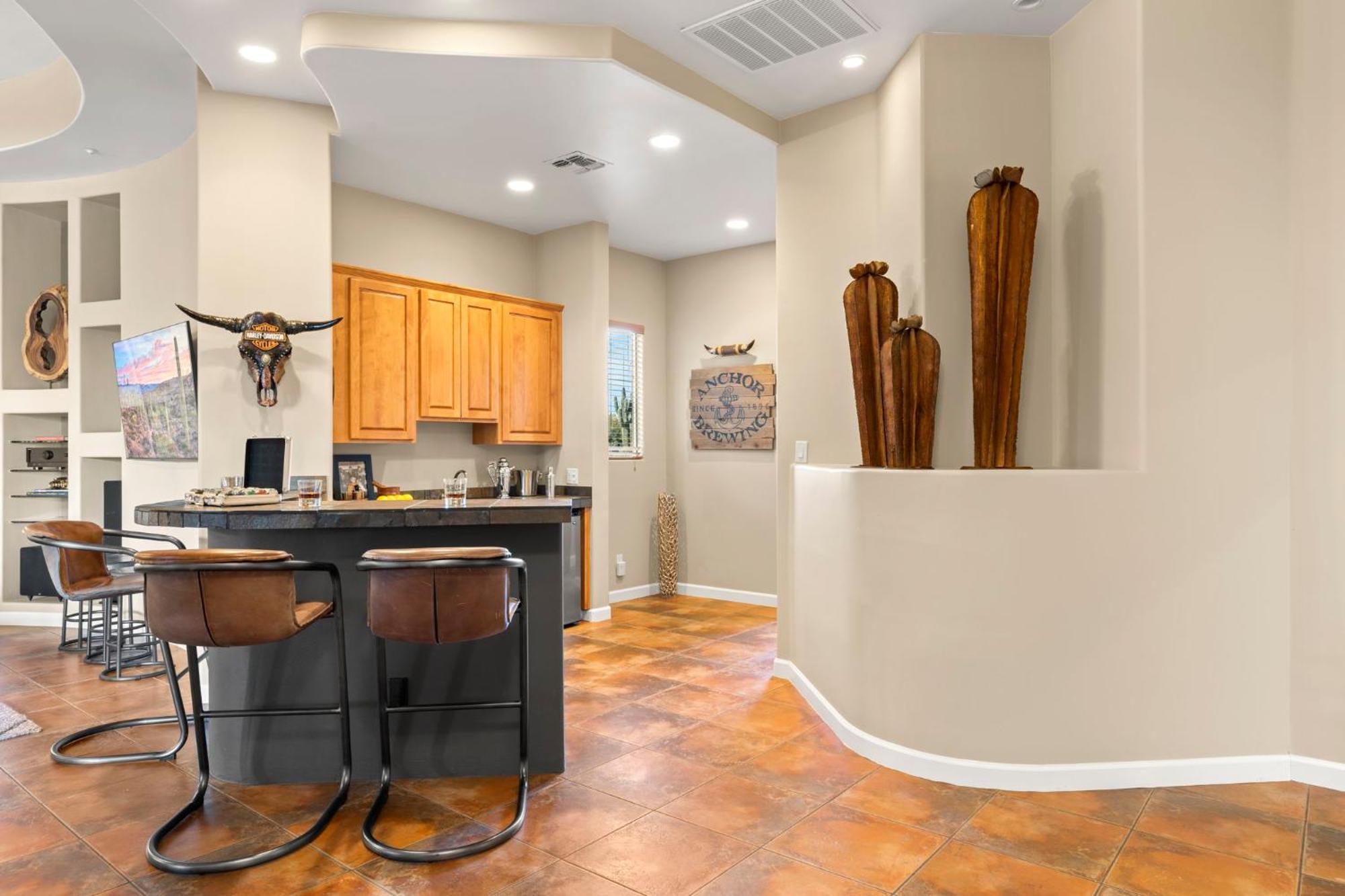 The Debonair Derby By Paseohomesaz With Heated Pool Holiday home