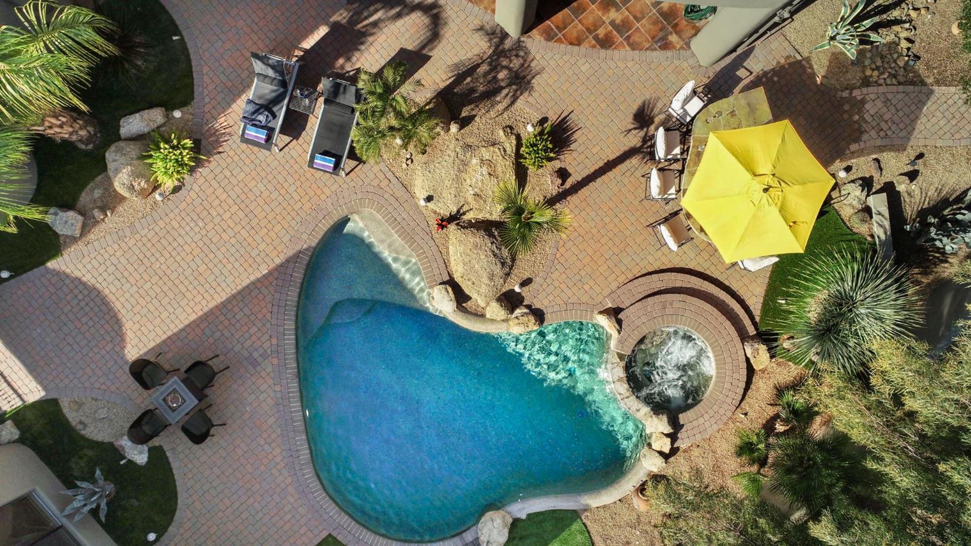 The Debonair Derby By Paseohomesaz With Heated Pool Holiday home