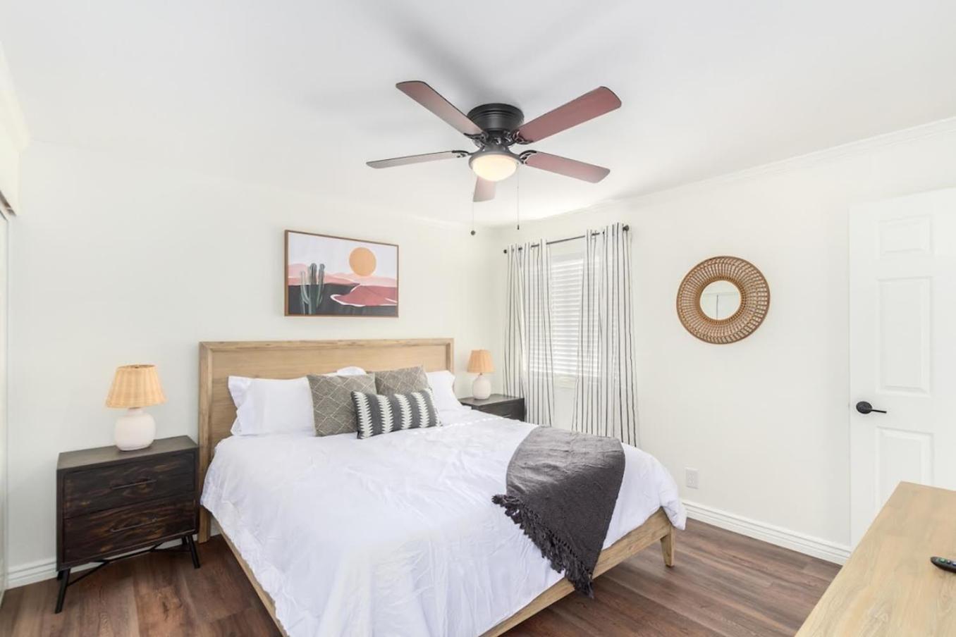 Luxe, 2br Old Town Wpatio, Pool, & Parking Holiday home