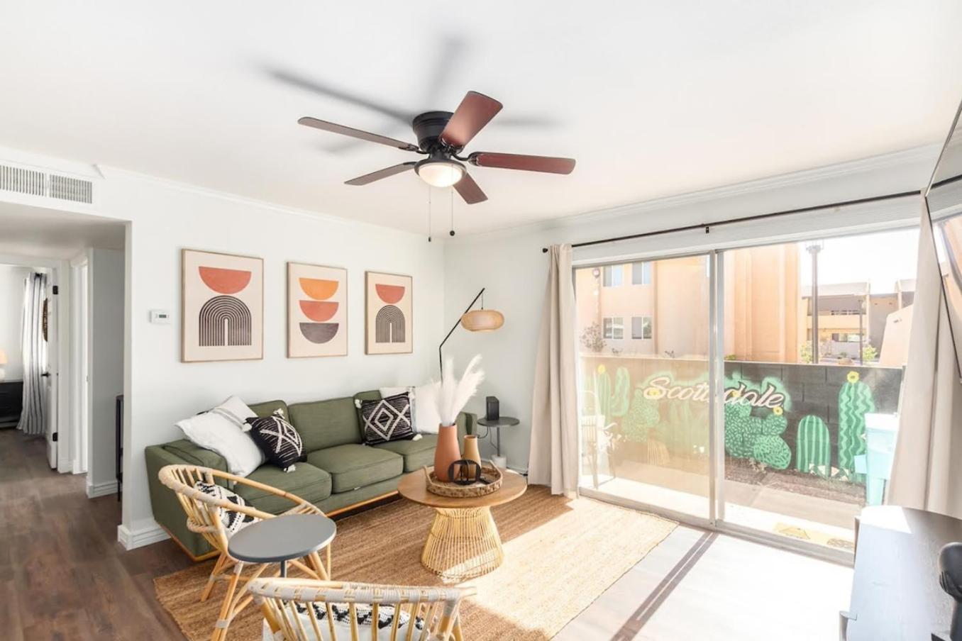 Luxe, 2br Old Town Wpatio, Pool, & Parking Holiday home