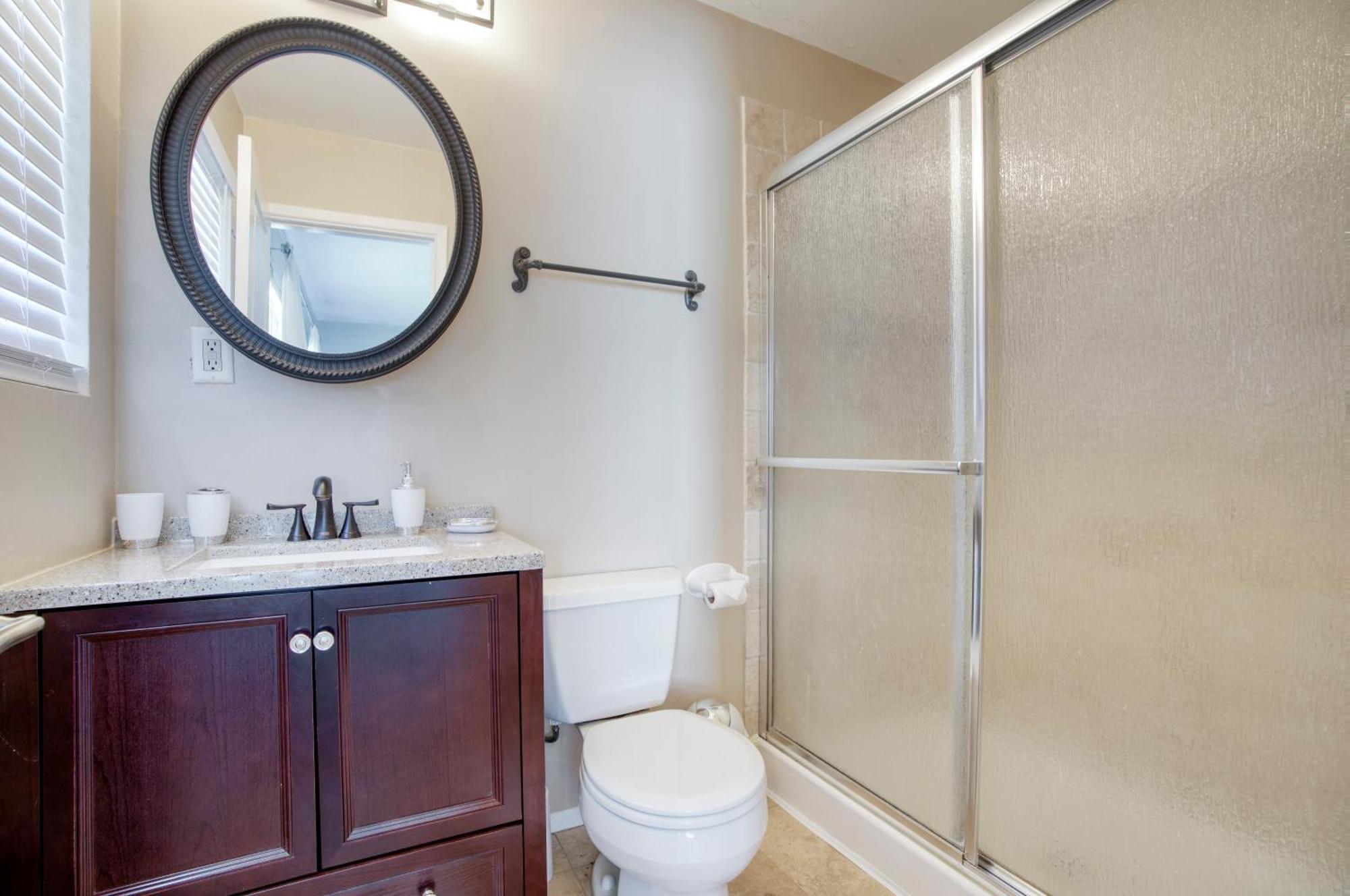 Modern 3bd W Pool And Patio Apartment *