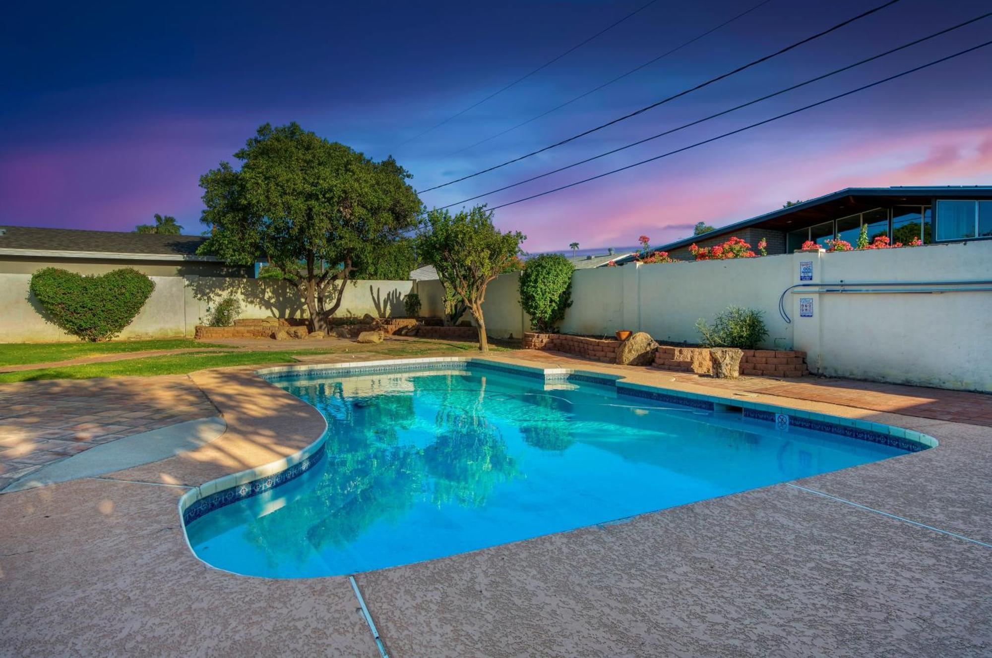 Modern 3bd W Pool And Patio Apartment
