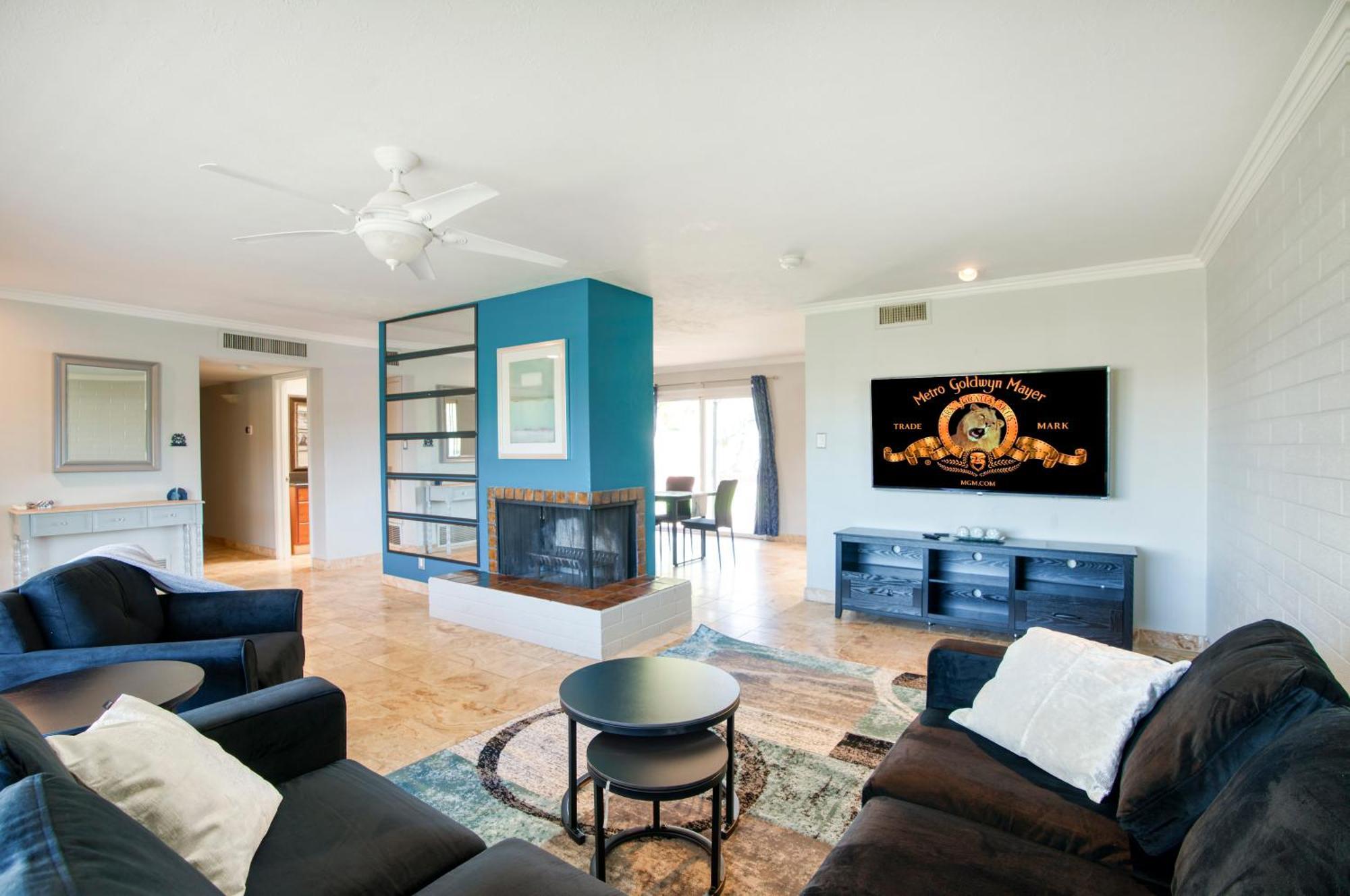 Modern 3bd W Pool And Patio Apartment *