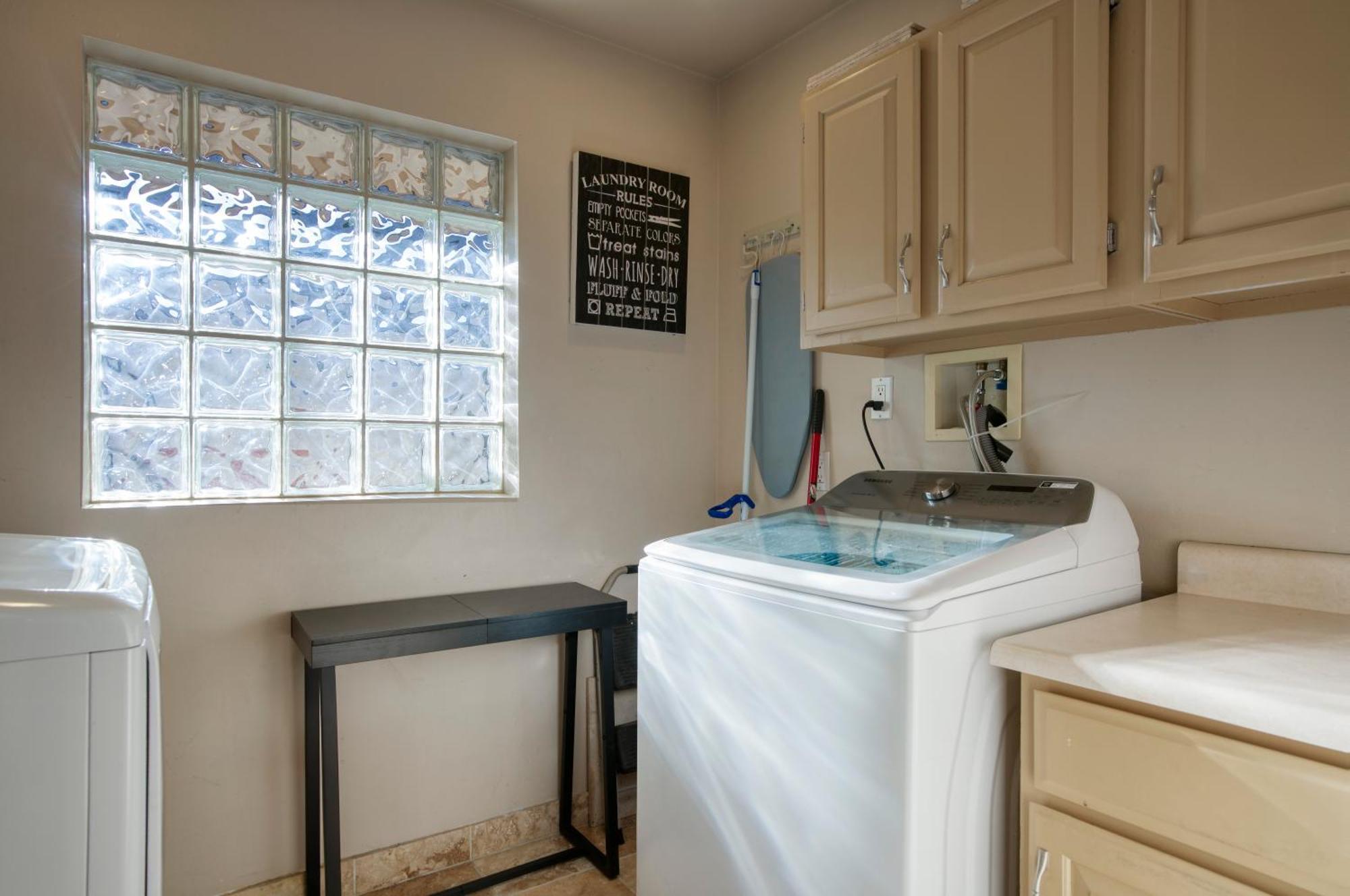 Apartment Modern 3bd W Pool And Patio *