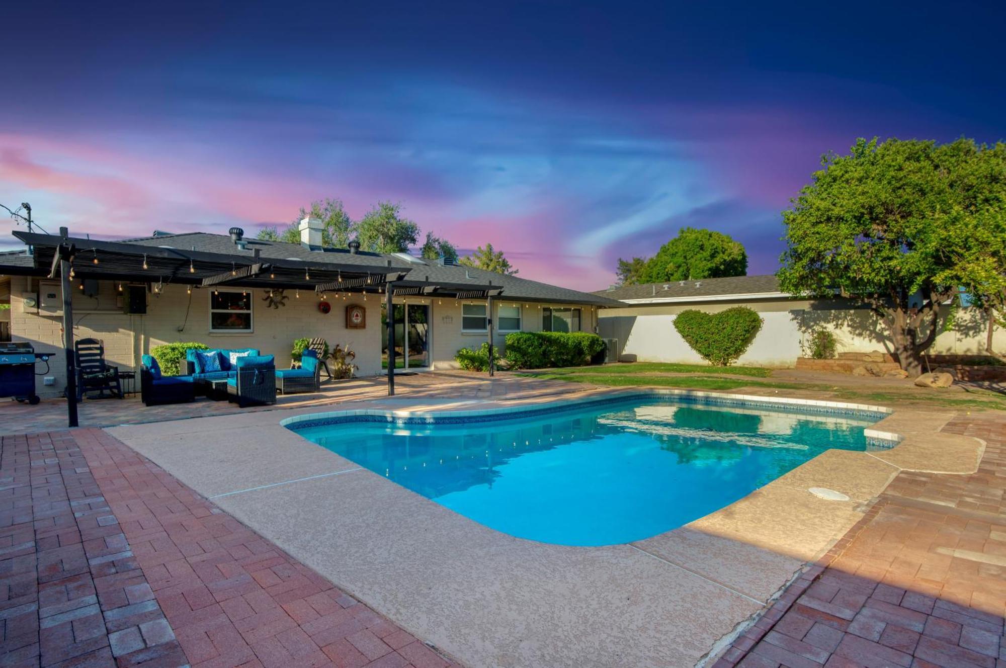 Modern 3bd W Pool And Patio Apartment *